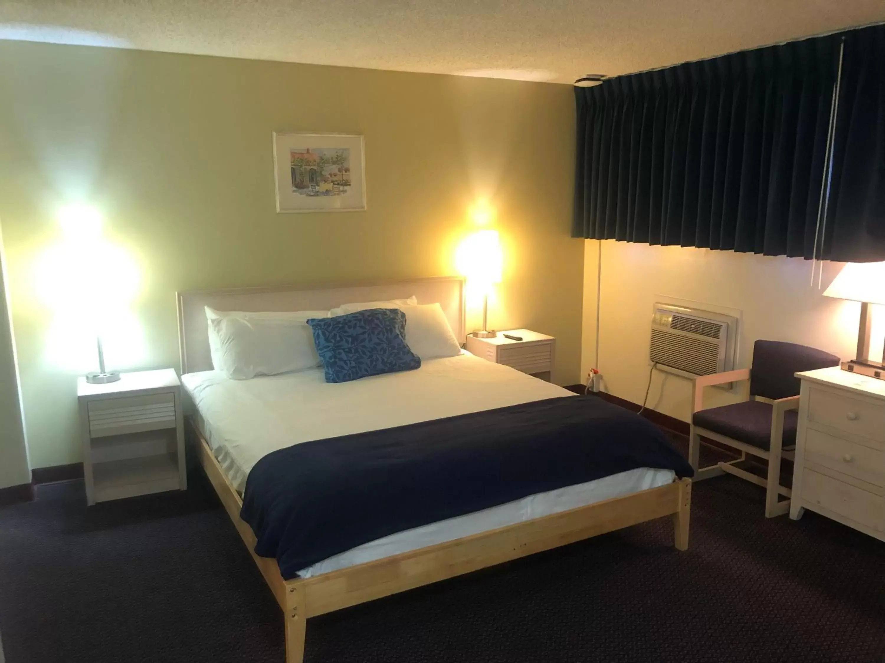 Bed in Foghorn Harbor Inn