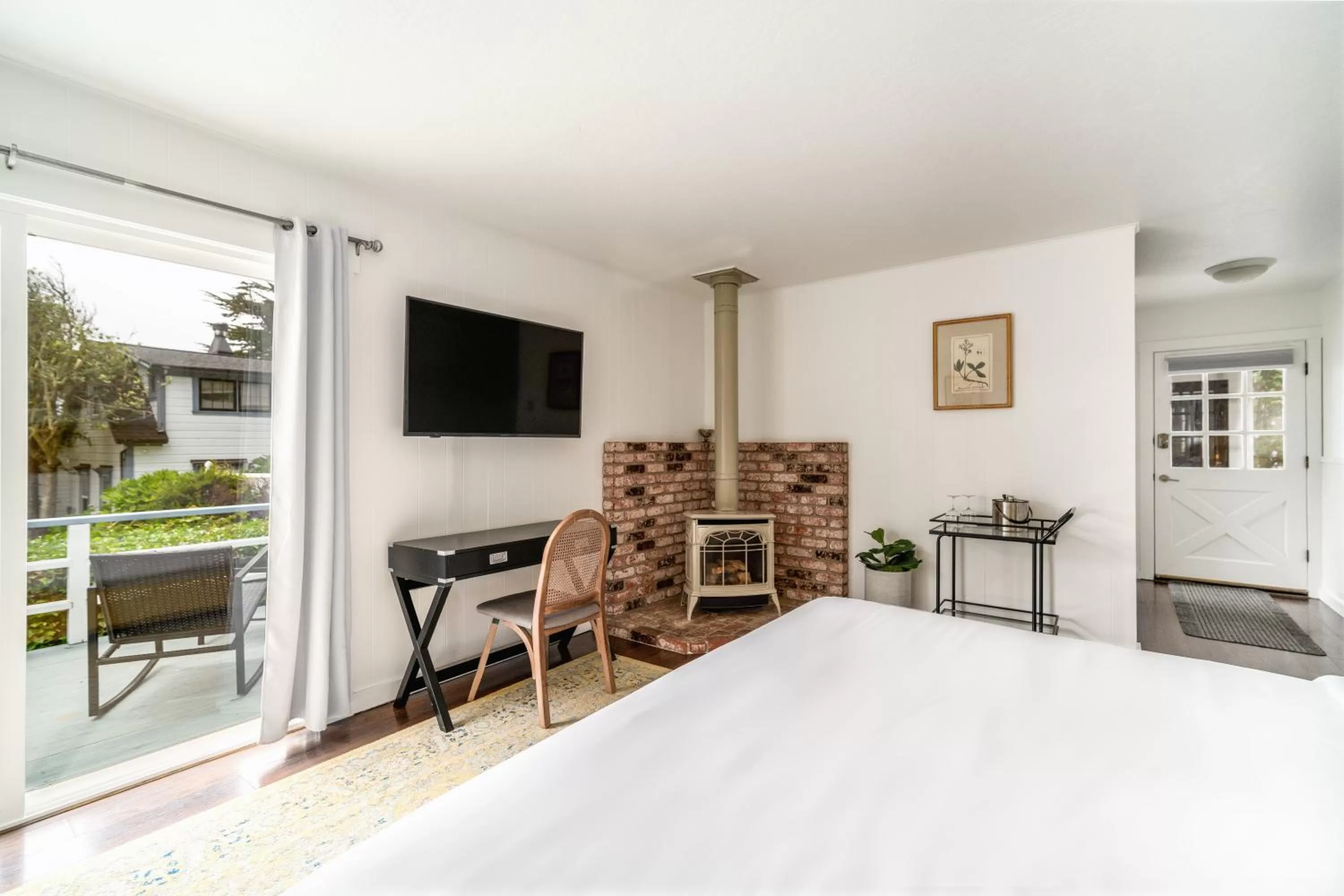 Bed in Agate Cove Inn