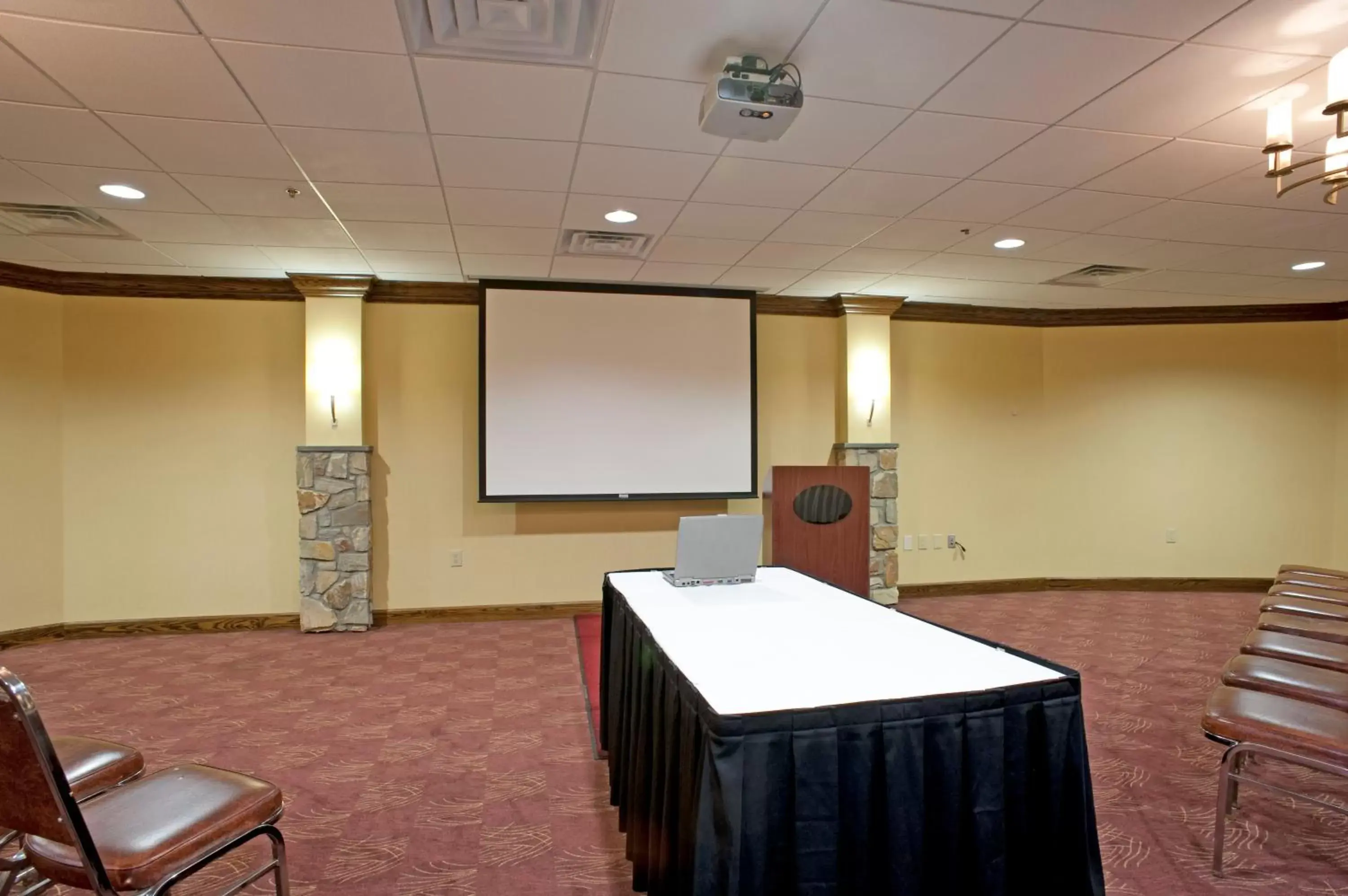 Business facilities, Business Area/Conference Room in Chester Hotel and Conference Center