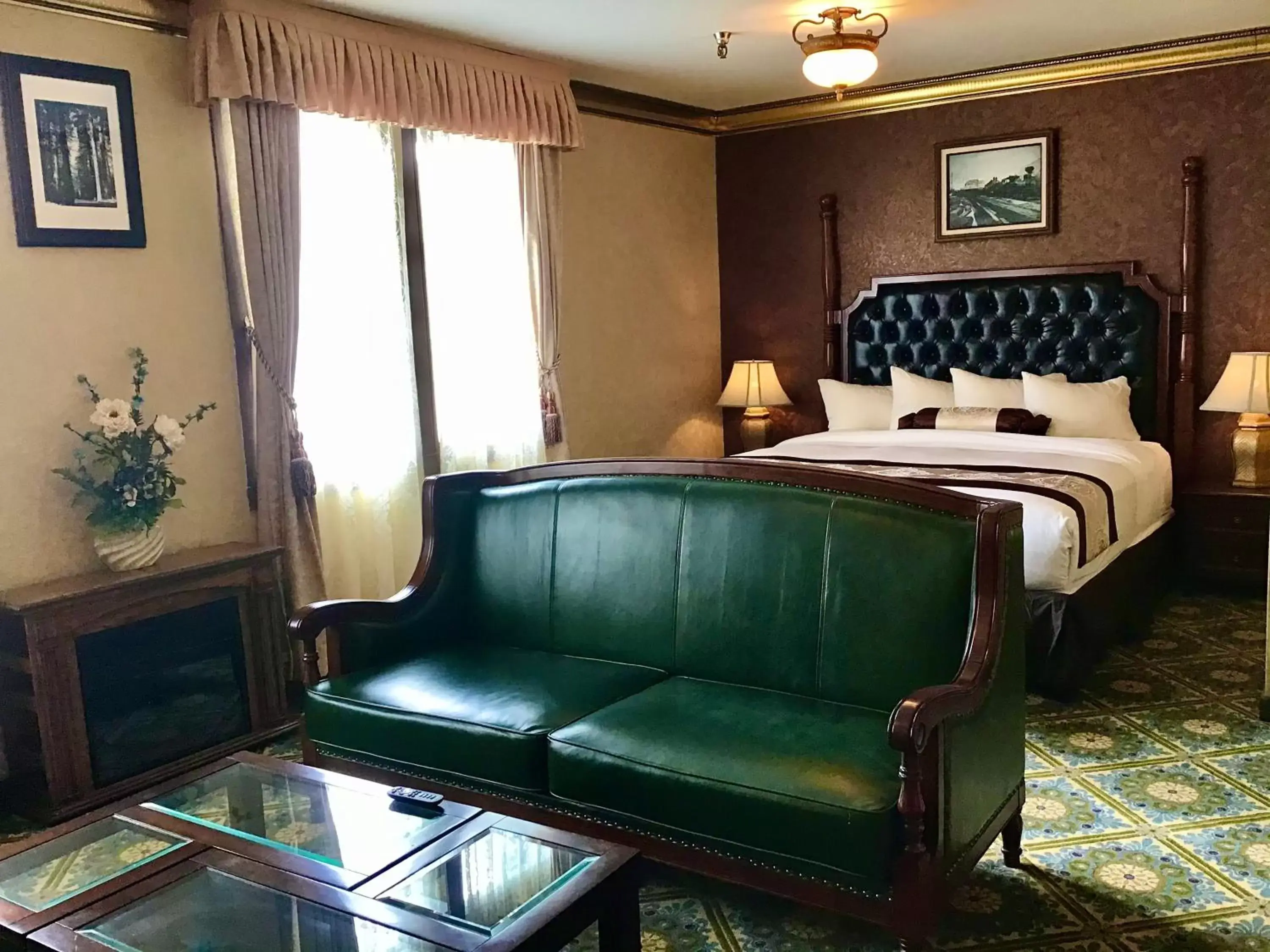 Bedroom, Bed in Eureka Inn, Trademark Collection by Wyndham