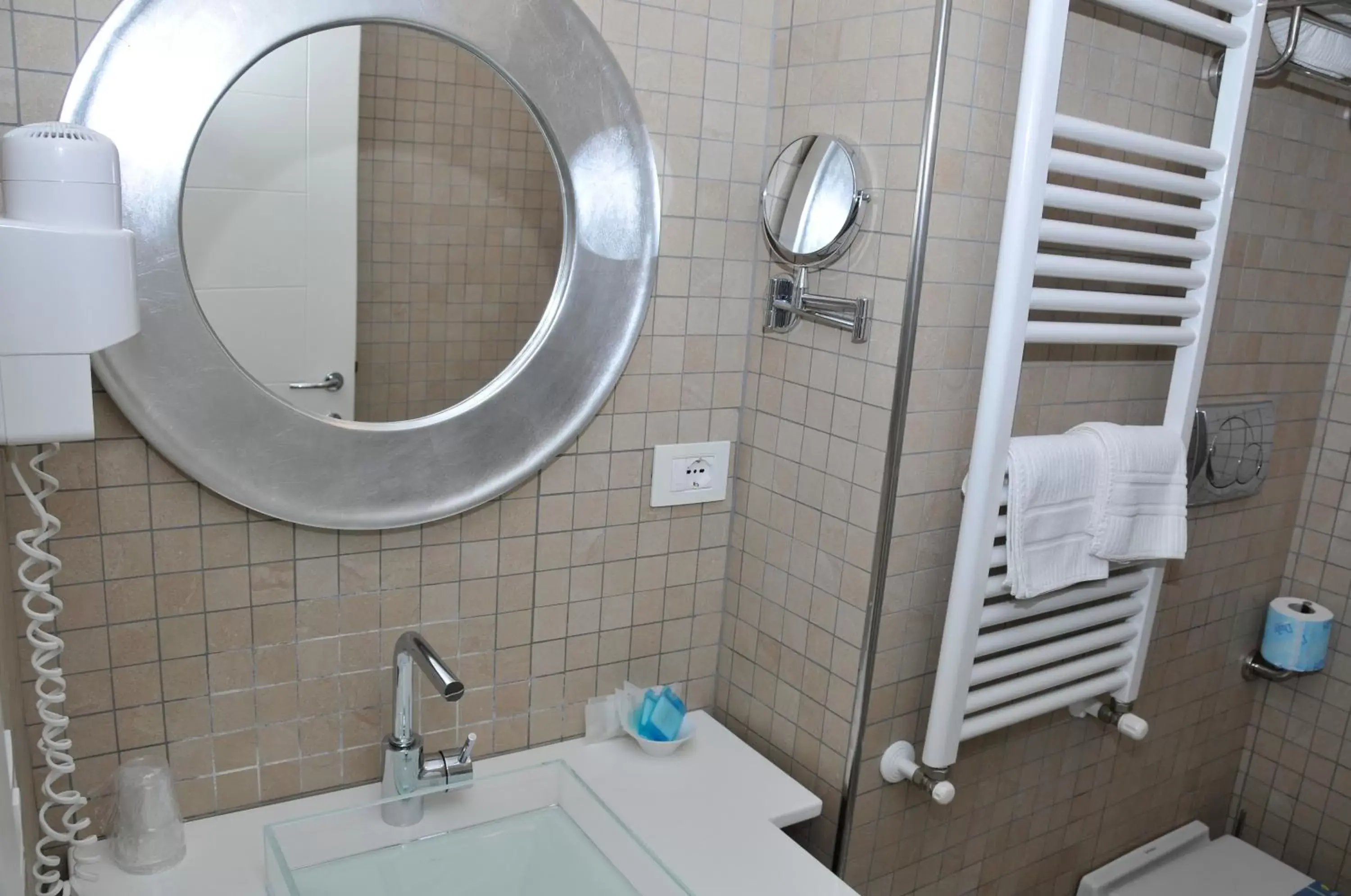 Toilet, Bathroom in Hotel Del Conte