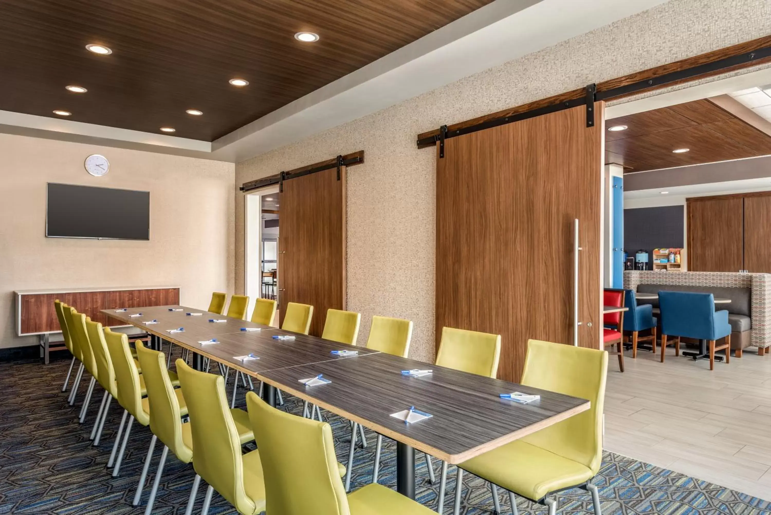 Meeting/conference room in Holiday Inn Express & Suites - West Des Moines - Jordan Creek, an IHG Hotel