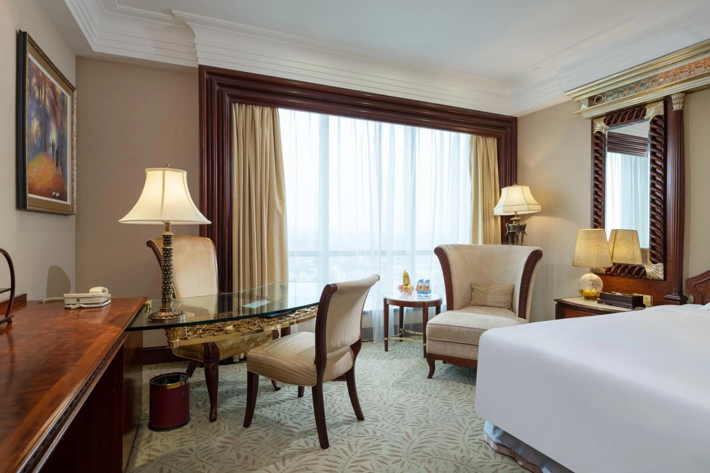 Bedroom, Bed in Regal Palace Hotel