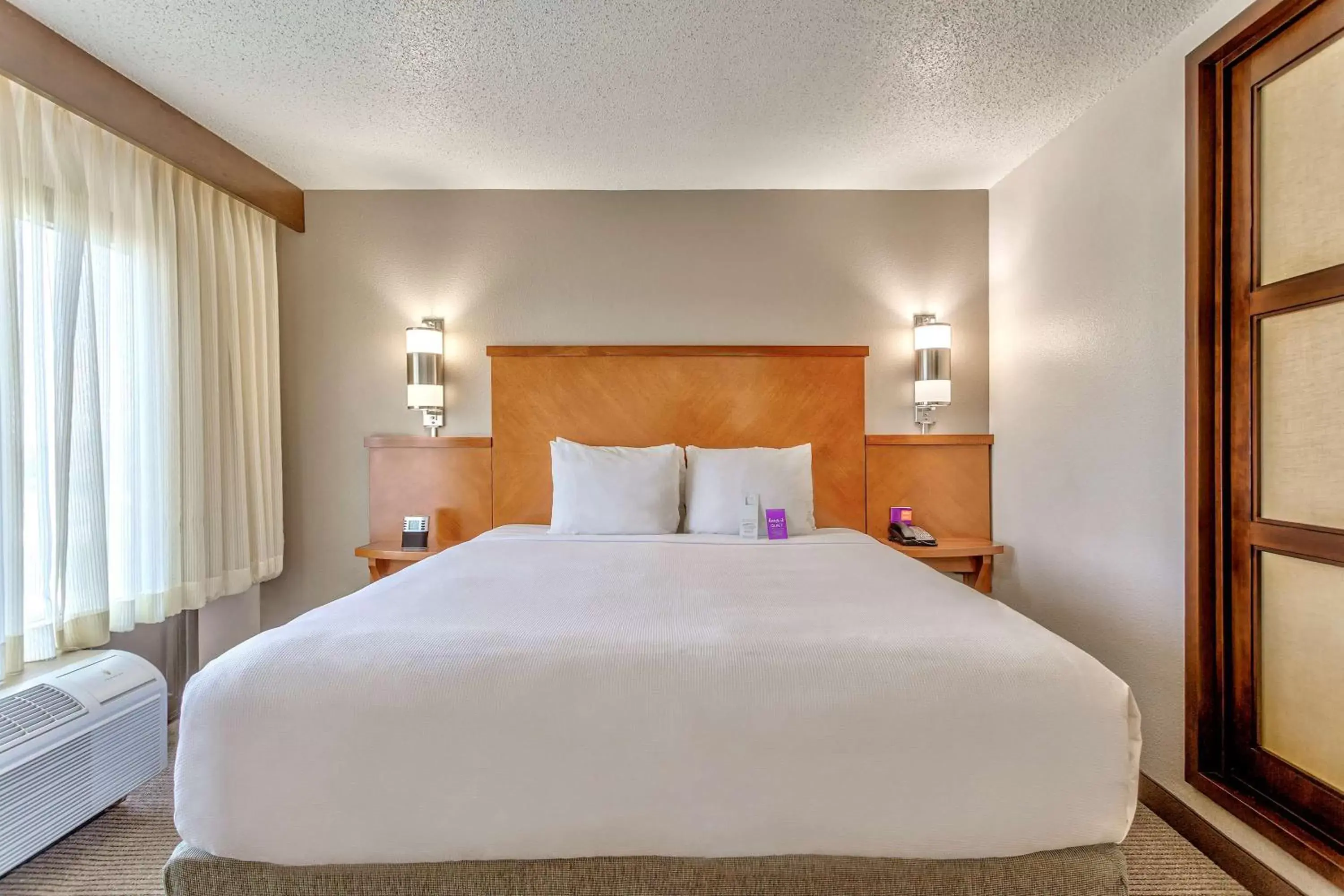 Bedroom, Bed in Hyatt Place Kansas City/Overland Park/Convention Center