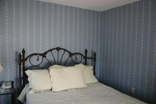 Bed in Woodstock Inn, Station and Brewery