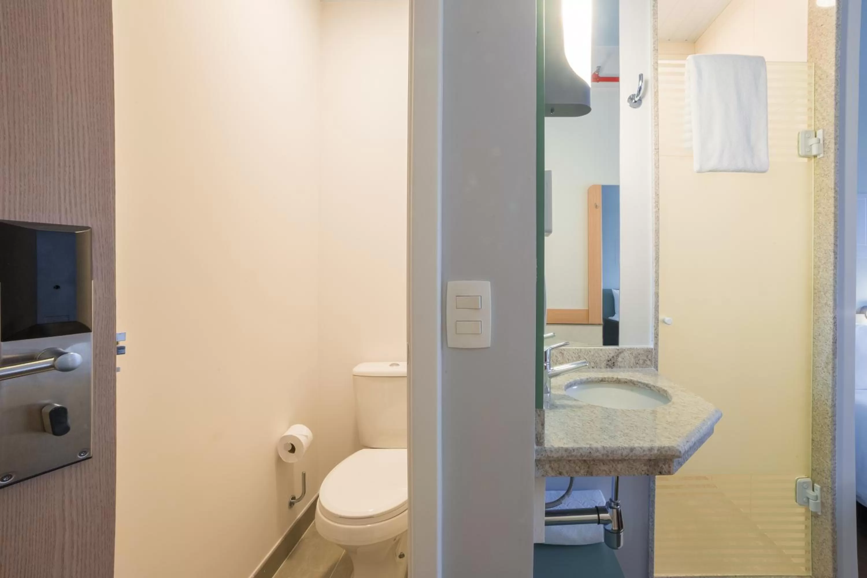 Bathroom in Ibis Budget São Bernardo do Campo