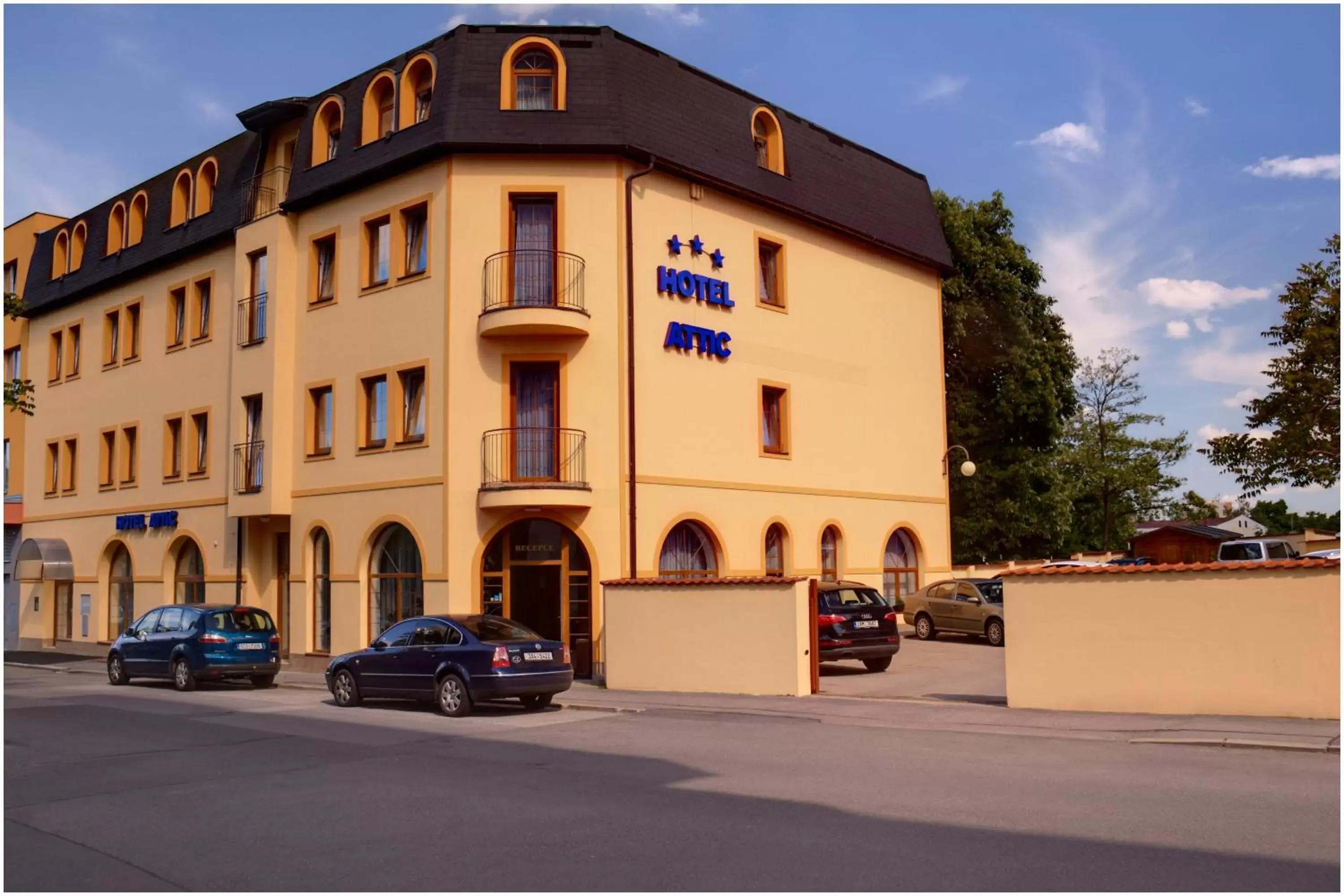 Facade/entrance, Property Building in Attic Hotel