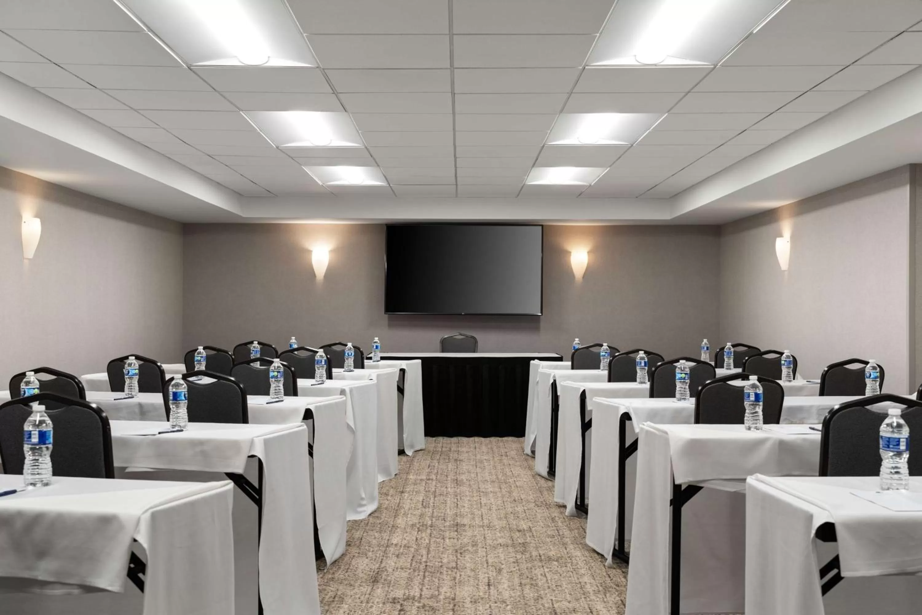 Meeting/conference room in DoubleTree by Hilton Pittsburgh Airport