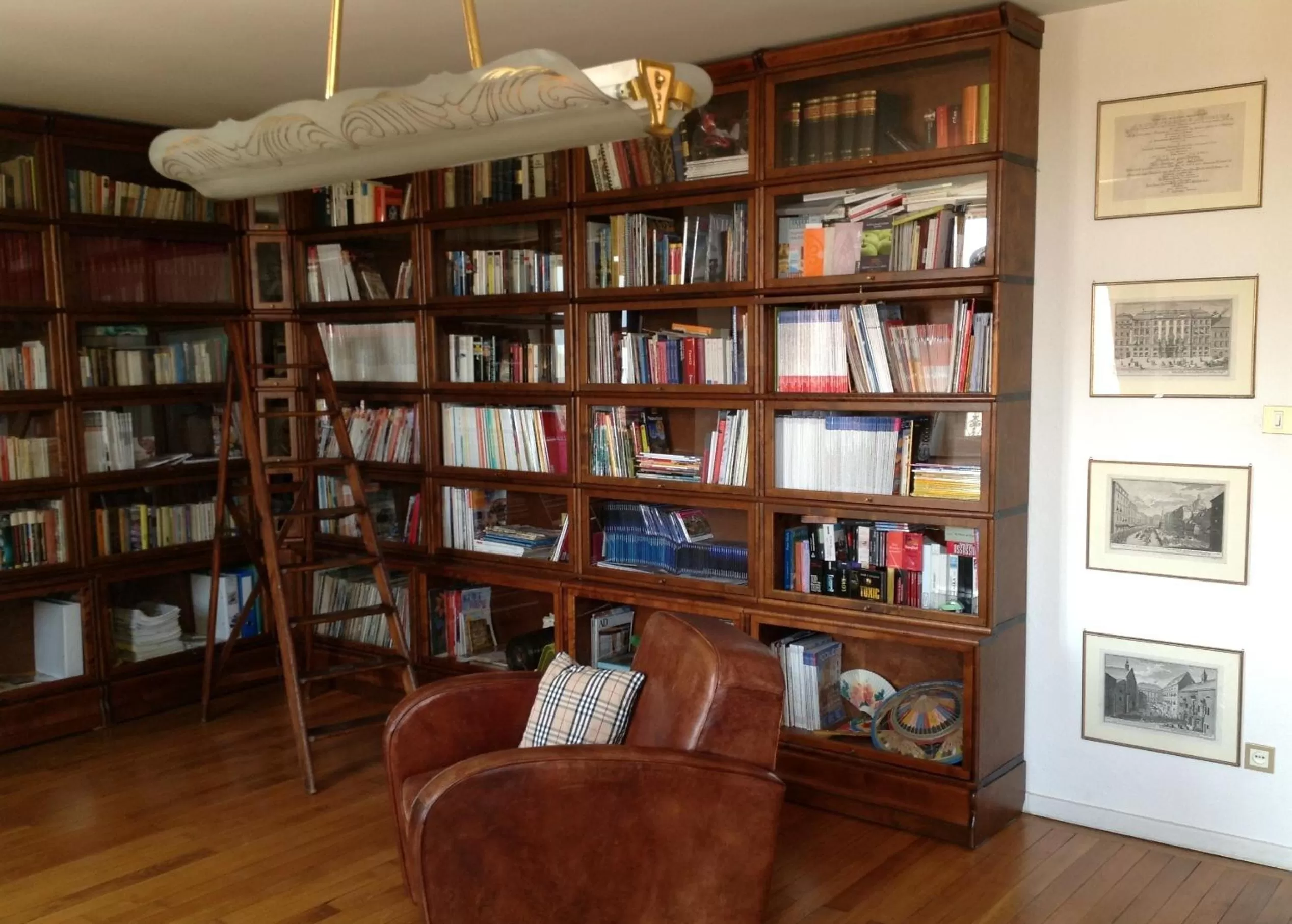 Library in MaisonMazerand