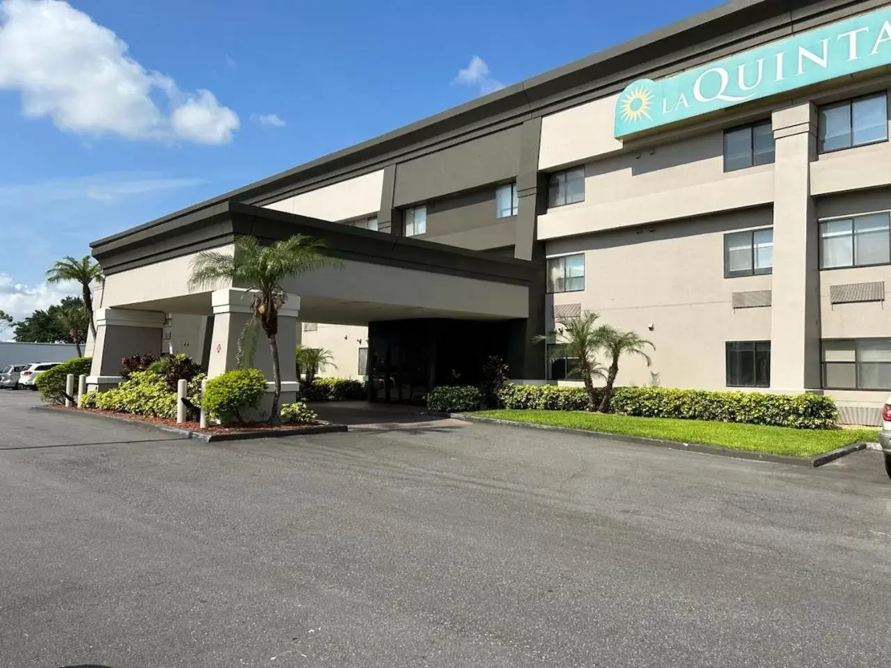 Property building in La Quinta by Wyndham Orlando South Property building in La Quinta by Wyndham Orlando South