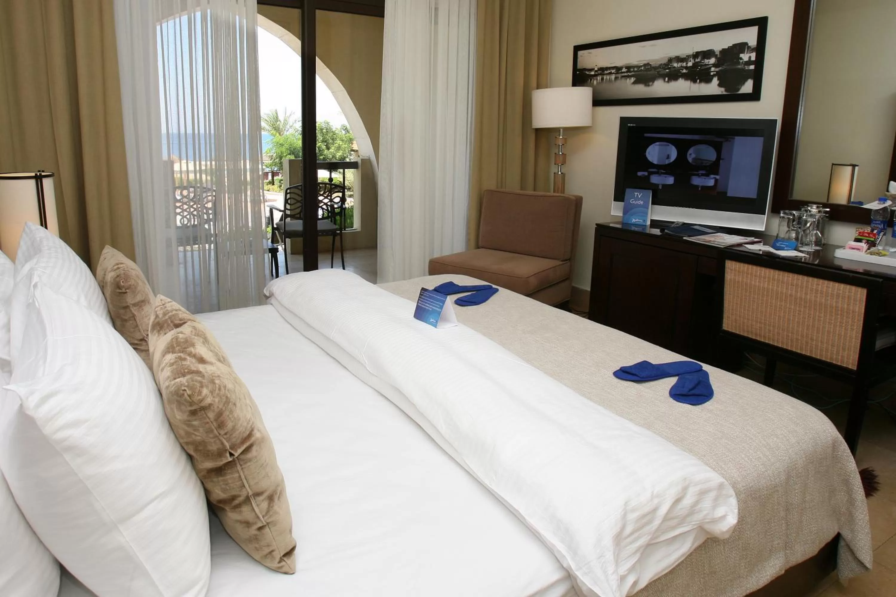 Bedroom, Bed in Grand Tala Bay Resort, Aqaba