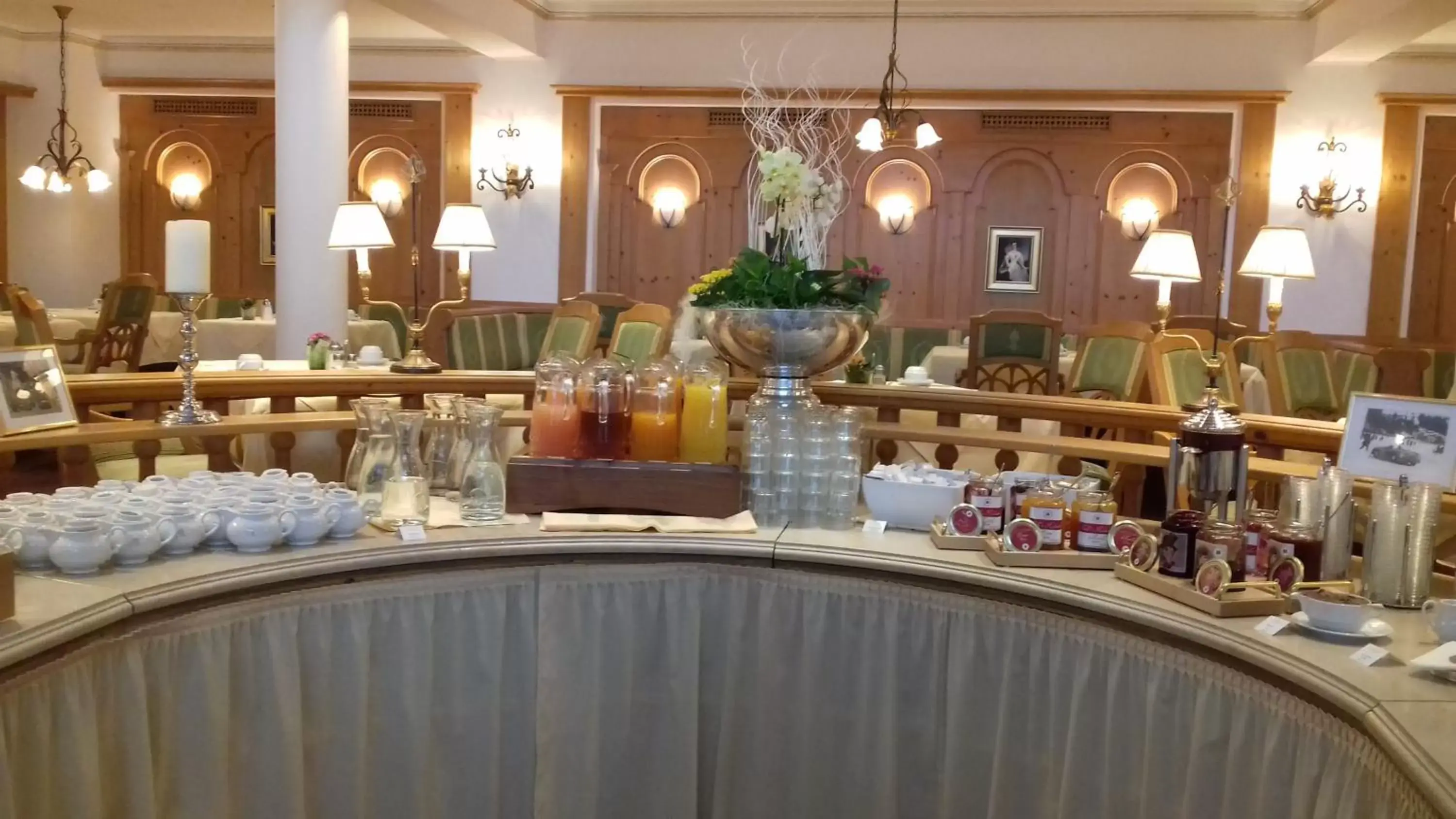 Buffet breakfast, Restaurant/Places to Eat in Grand Hotel Zell am See