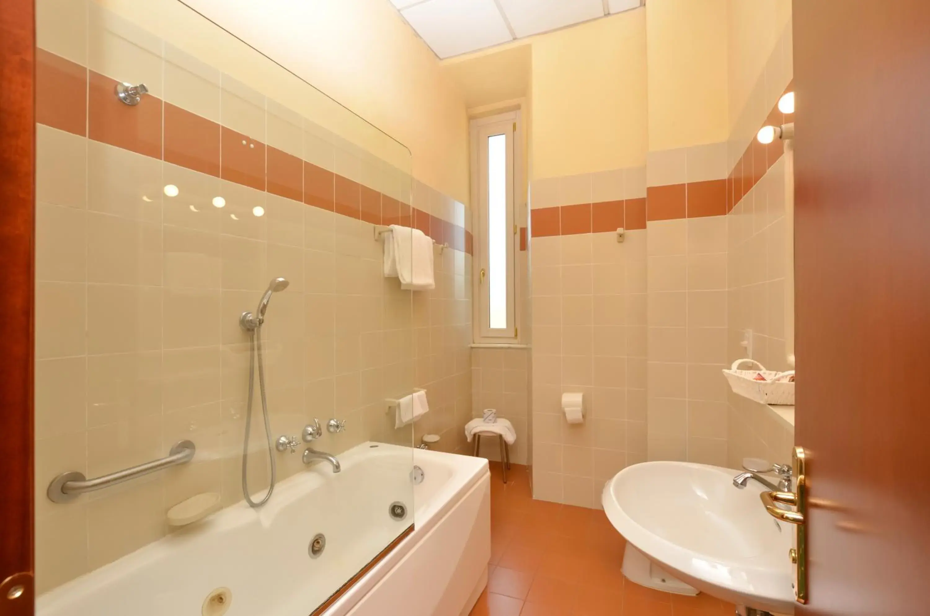 Toilet, Bathroom in Grand Hotel Plaza & Locanda Maggiore