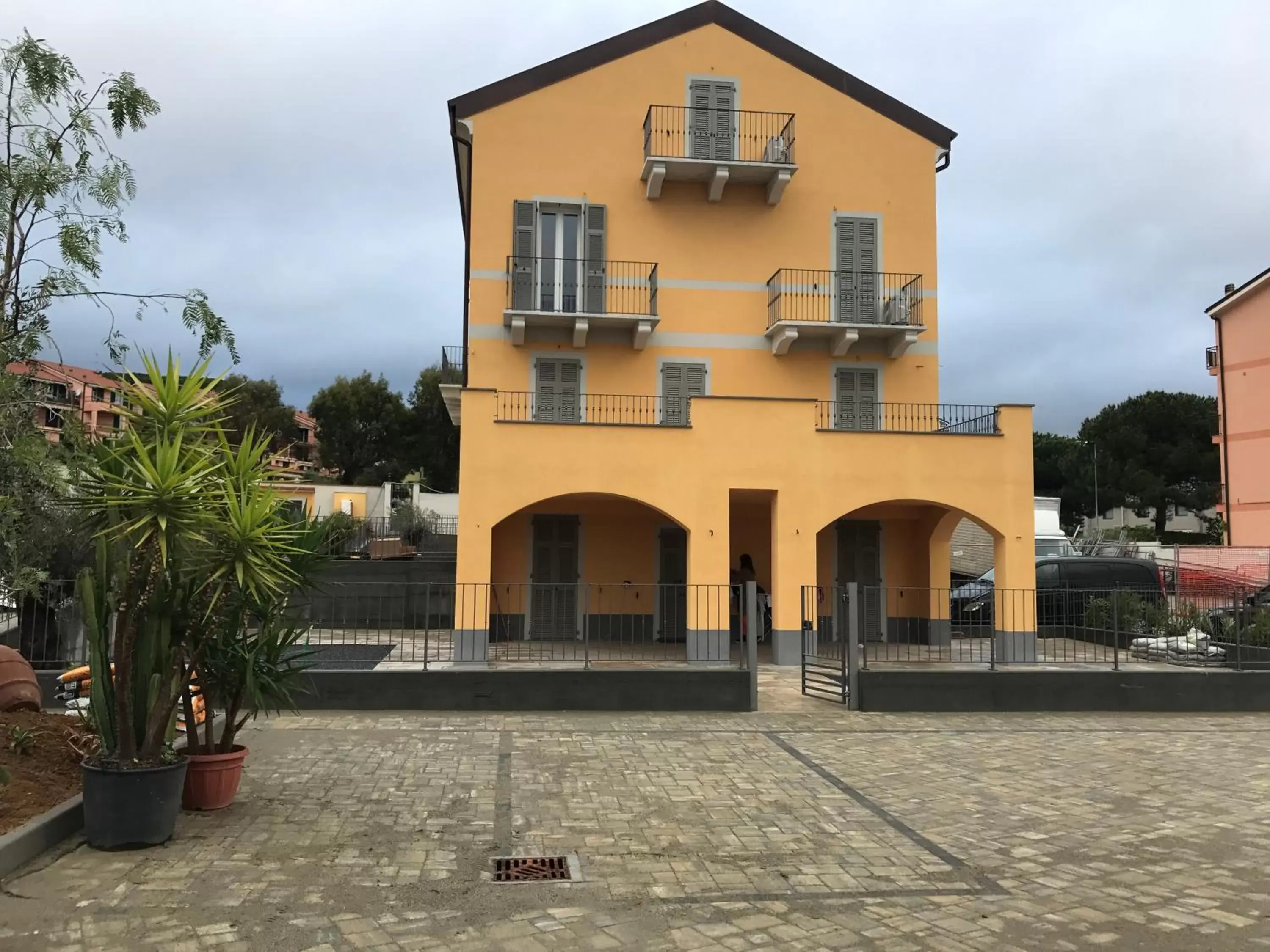 Property Building in Villa Canepa