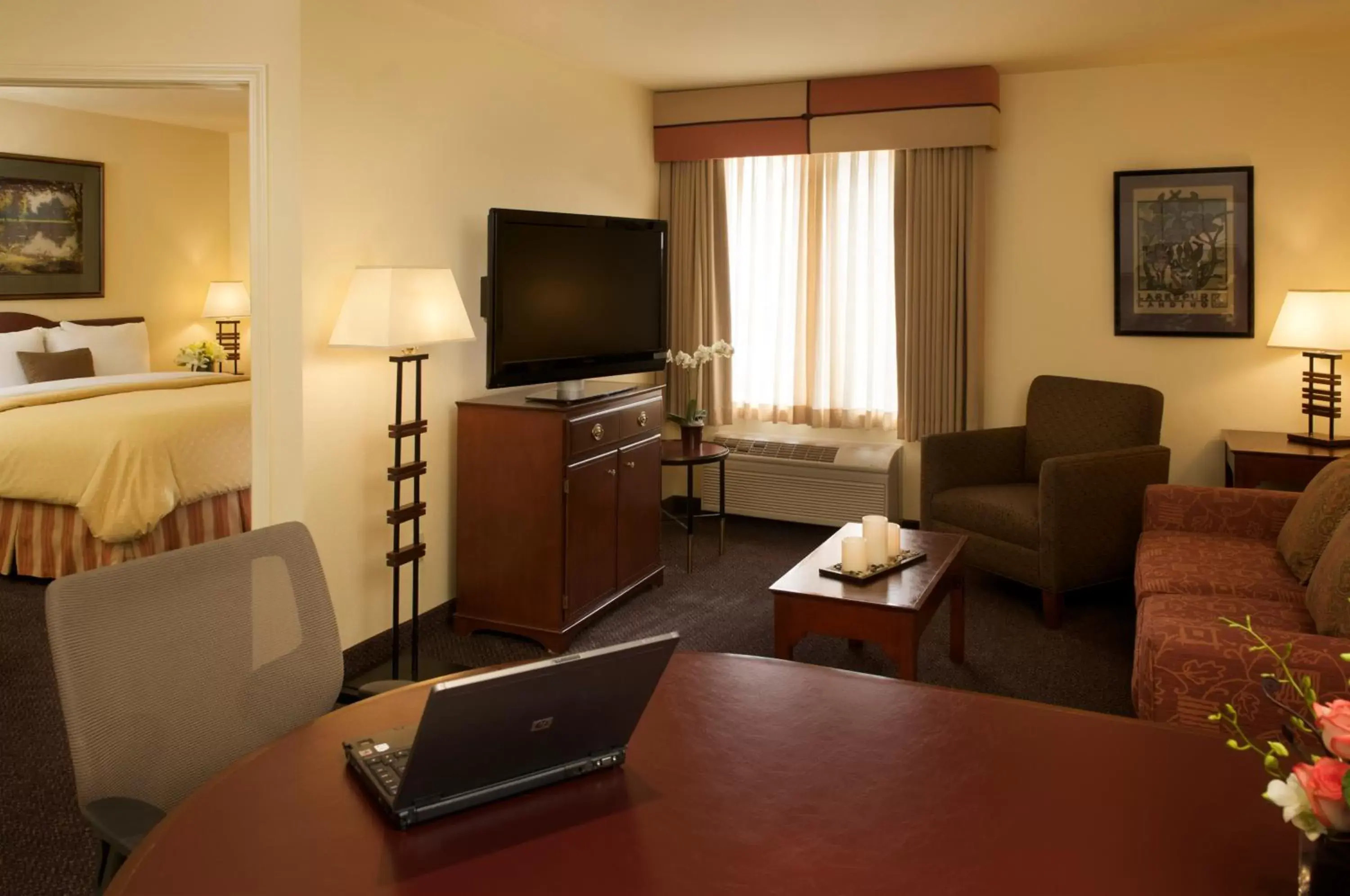 Living room, TV/Entertainment Center in Larkspur Landing Renton-An All-Suite Hotel