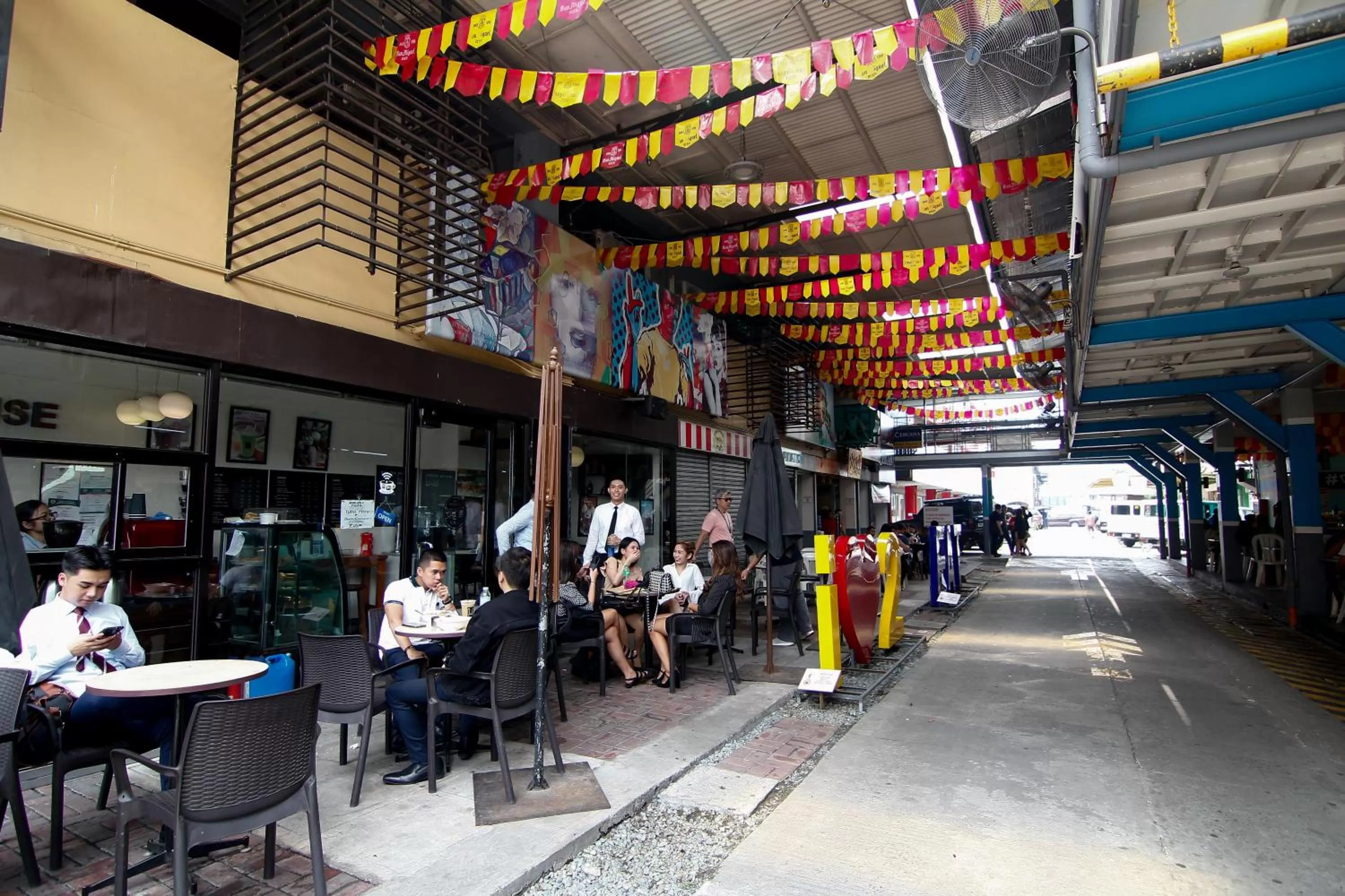 Restaurant/places to eat in DG Budget Hotel Salem