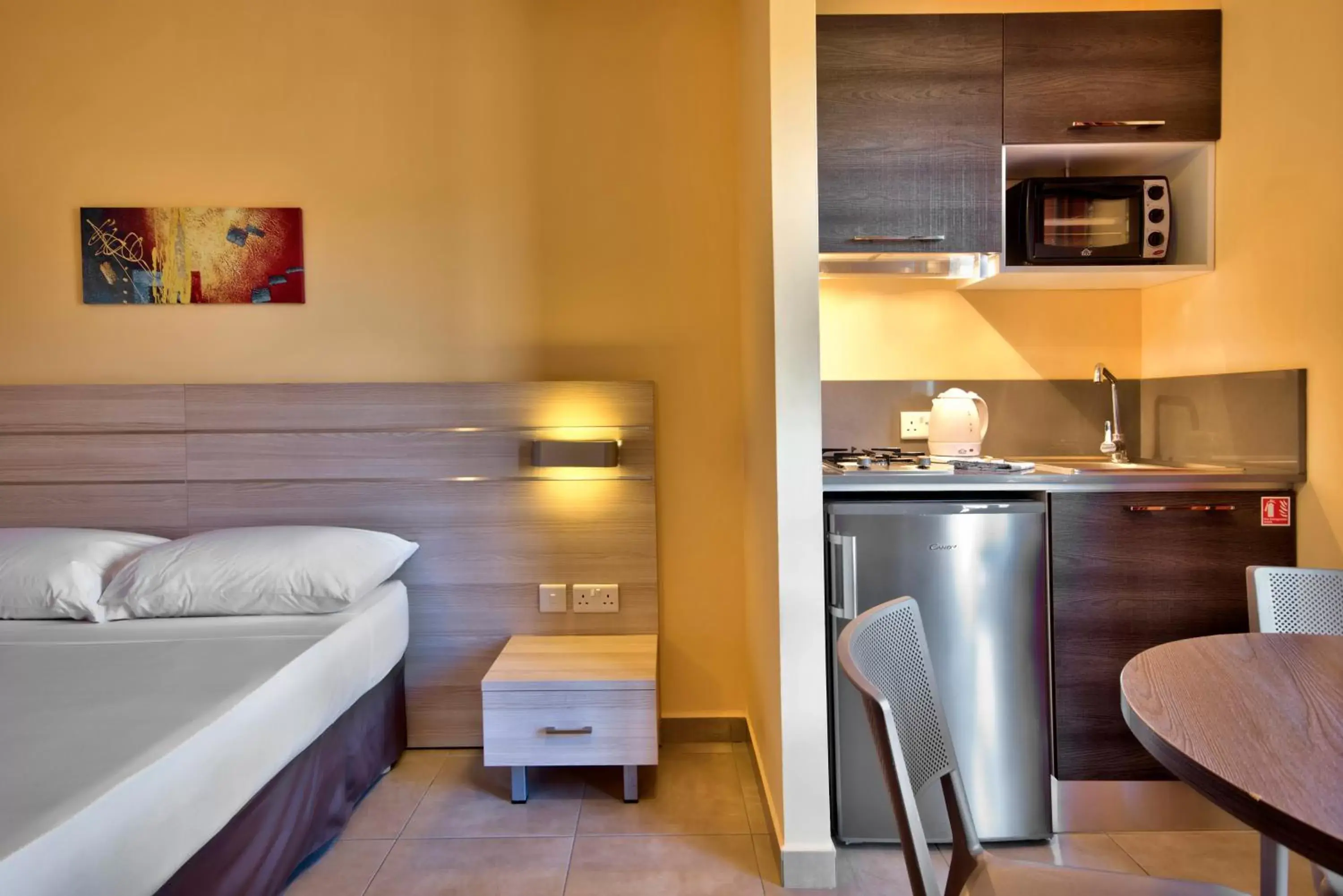 Kitchen or kitchenette, Bed in Luna Holiday Complex