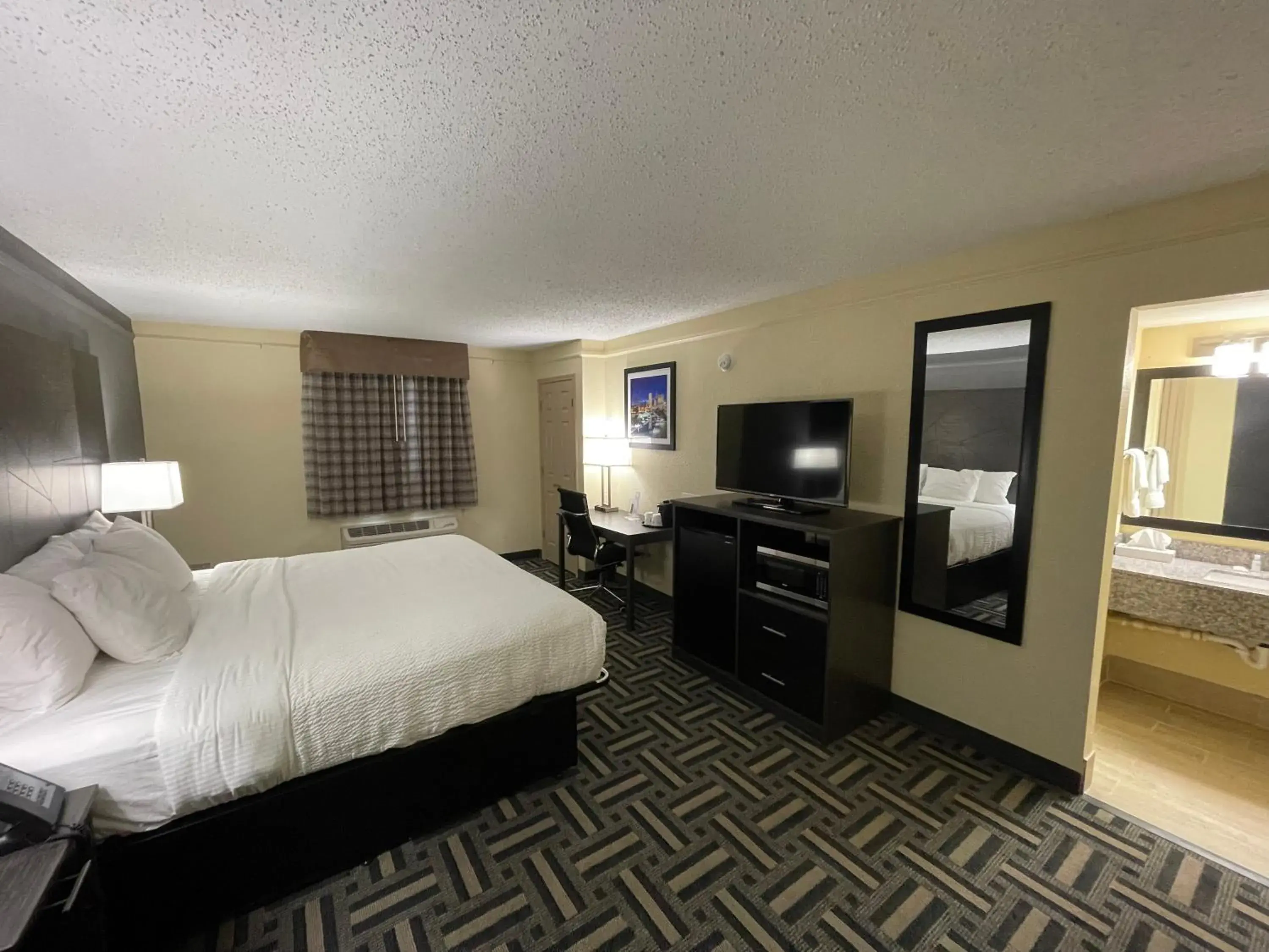 Photo of the whole room, TV/Entertainment Center in La Quinta Inn by Wyndham Indianapolis Airport Lynhurst