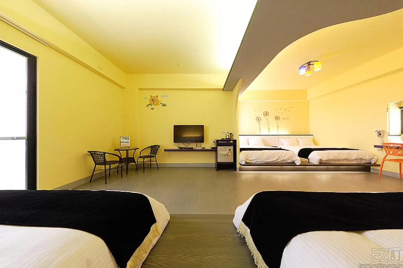 Photo of the whole room, Bed in Mirage