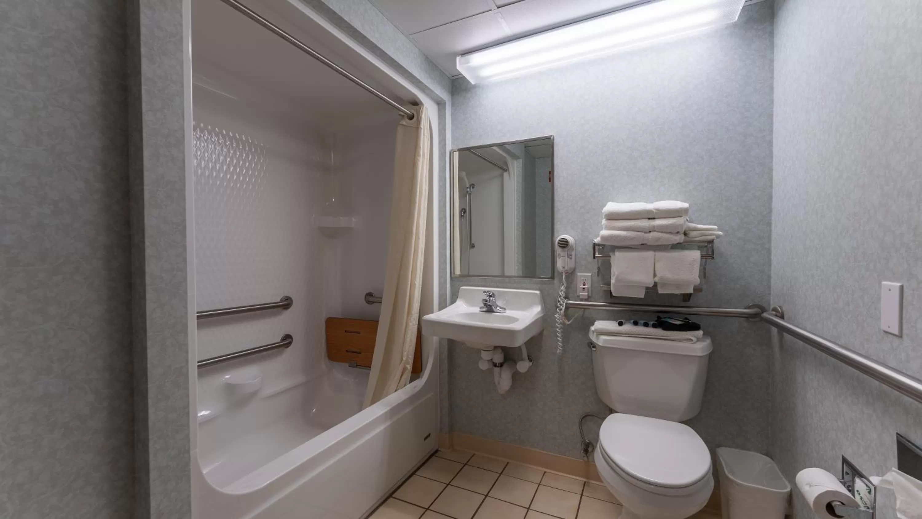 Bathroom in Schmidt's Creek Hotel