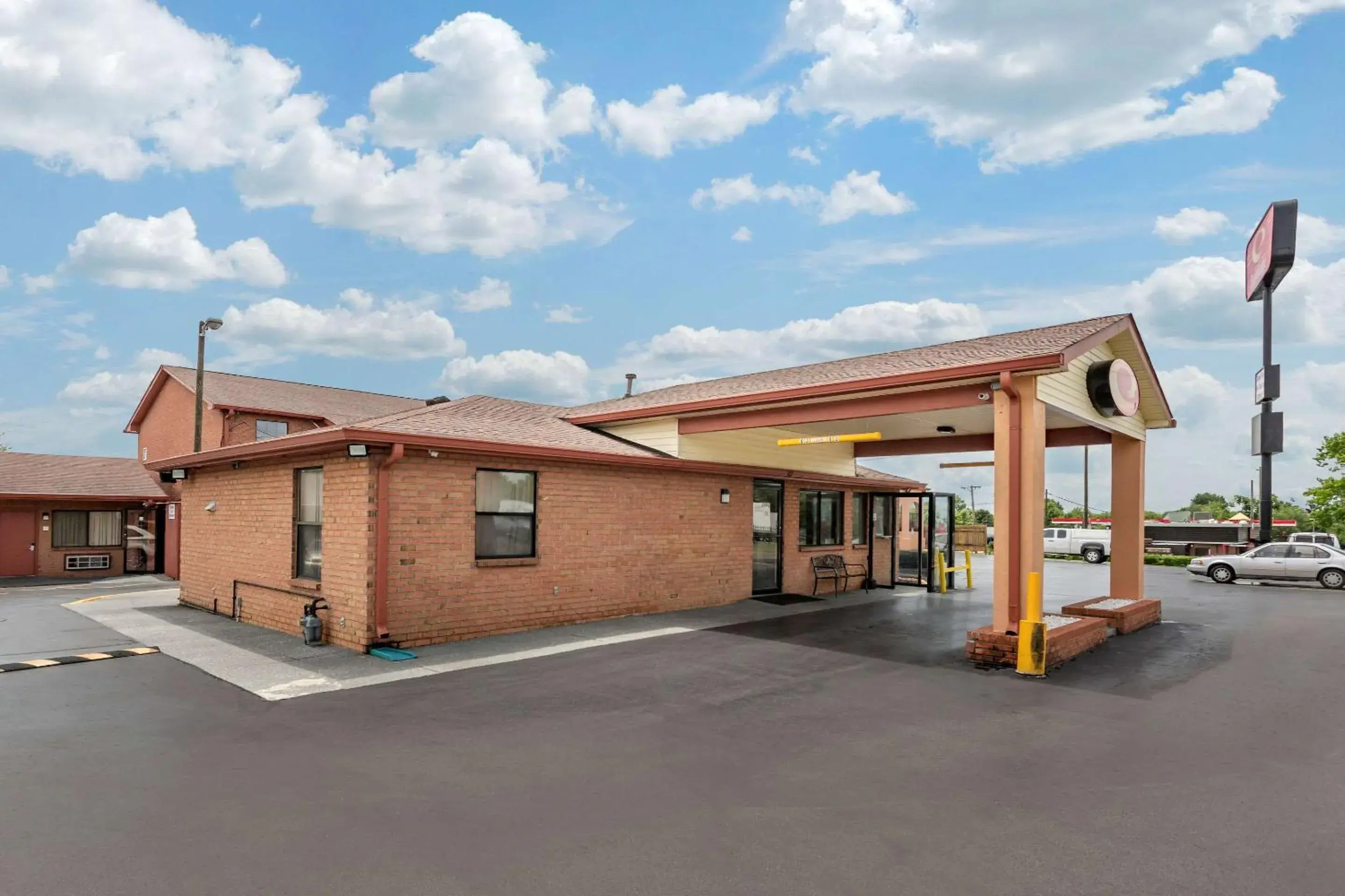 Property Building in Econo Lodge Nashville North - Opryland