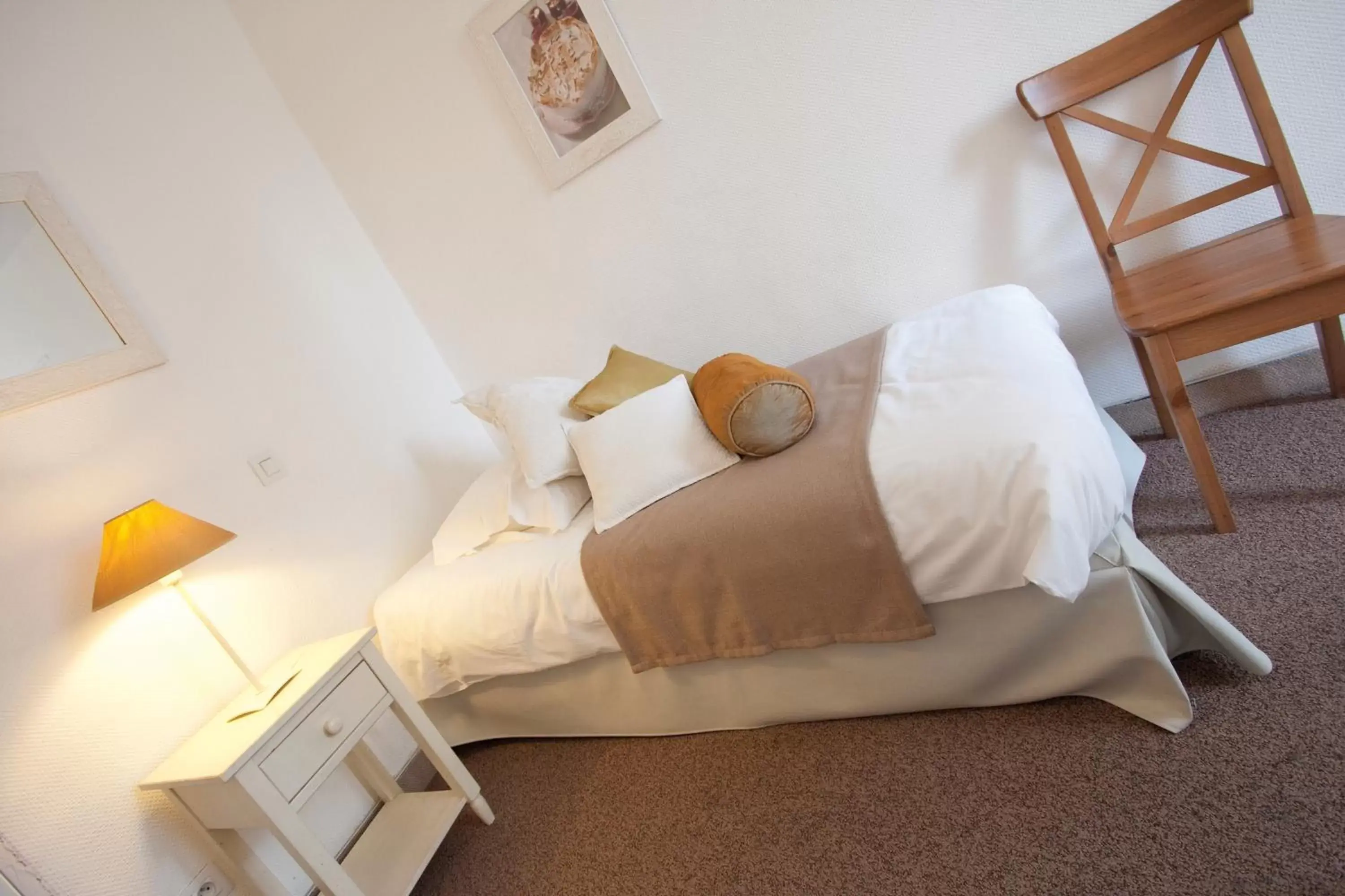 Photo of the whole room, Bed in Le Kléber Hôtel