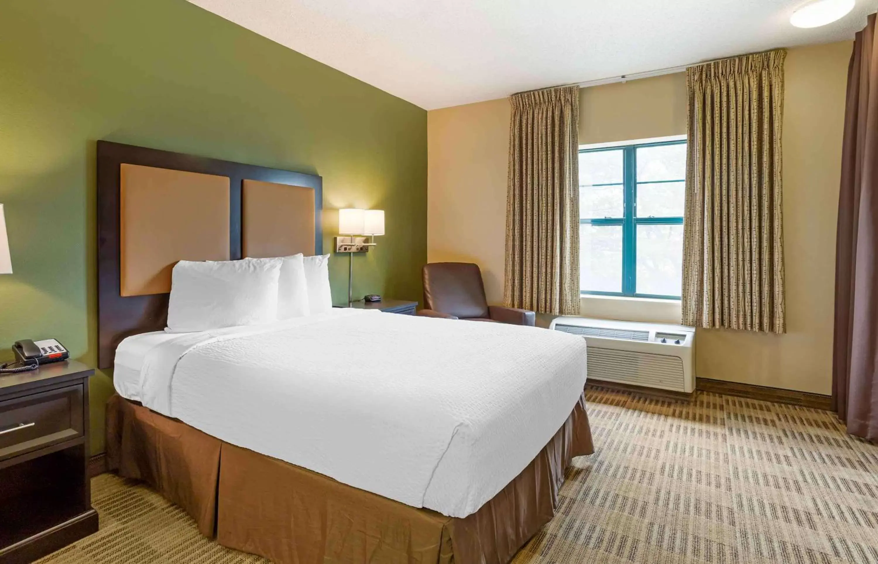 Bedroom, Bed in Extended Stay America Suites - Meadowlands - Rutherford