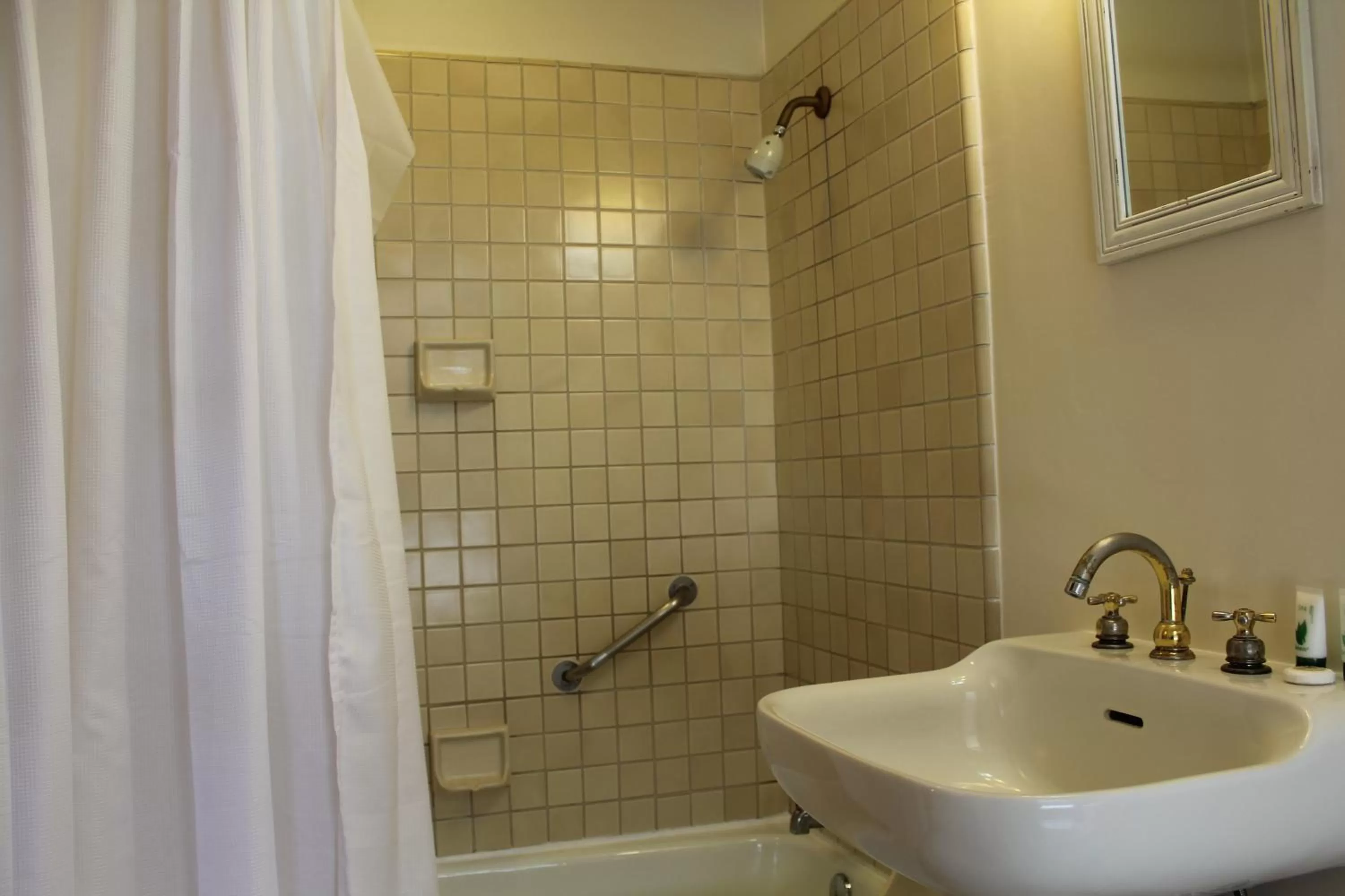 Shower in Pacific Grove Inn