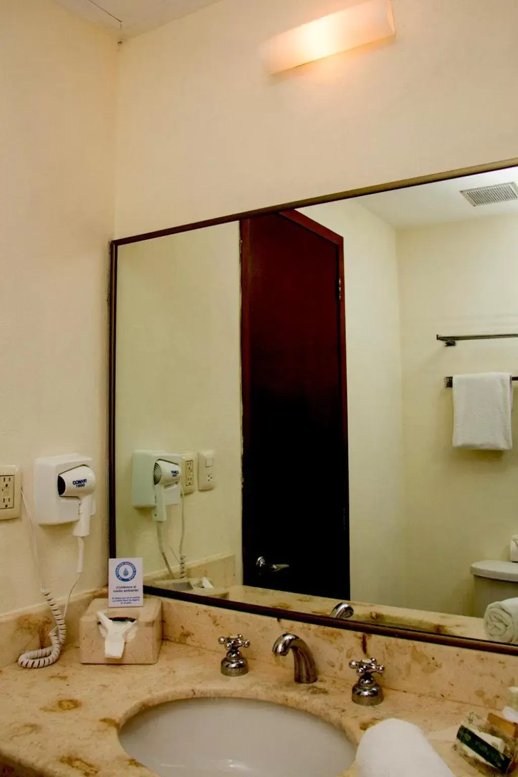 Bathroom in Mesón de la Luna Hotel & Spa