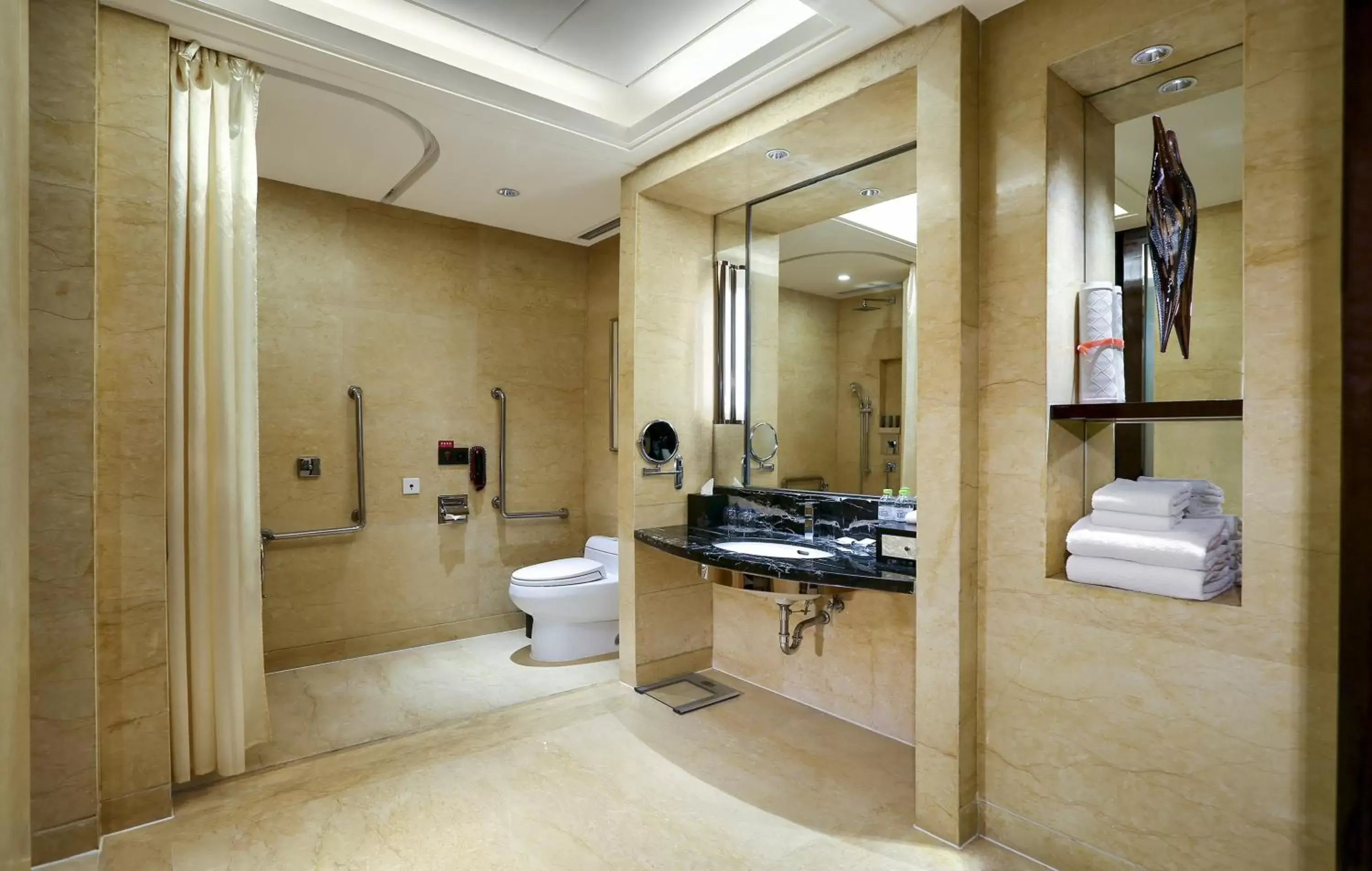Photo of the whole room, Bathroom in Crowne Plaza Chengdu Panda Garden, an IHG Hotel