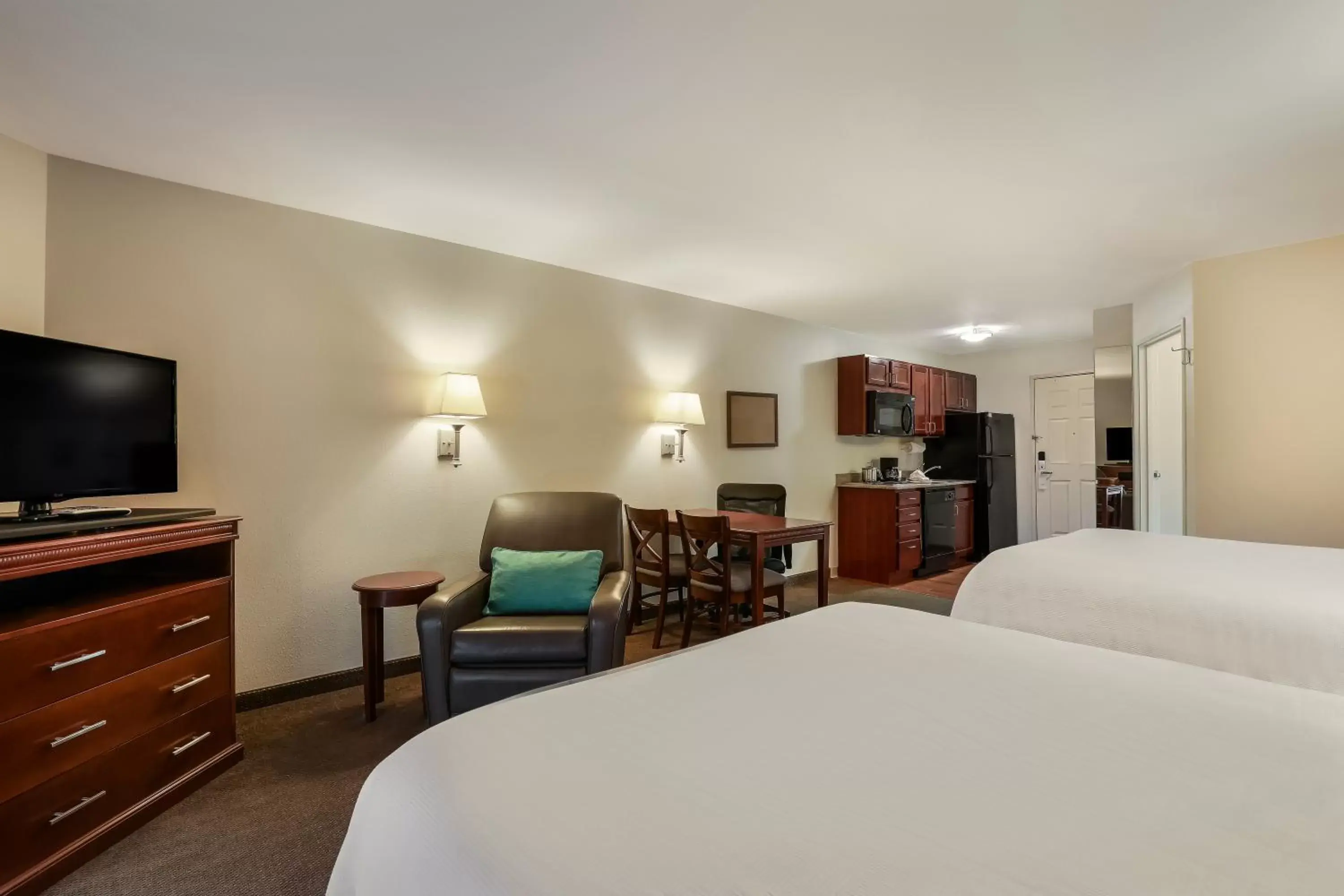 Bed in MainStay Suites Fitchburg - Madison