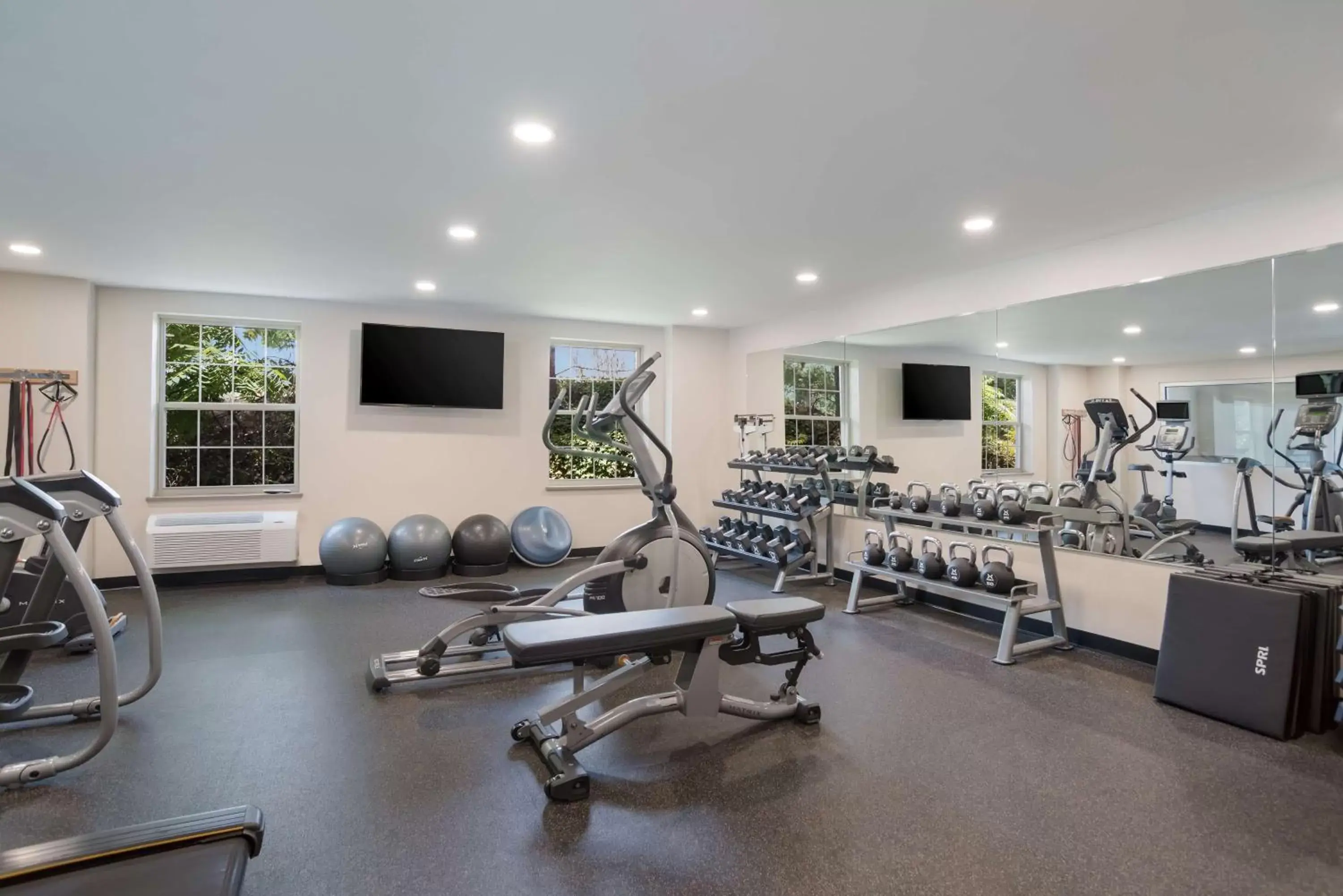 Spa and wellness centre/facilities, Fitness Center/Facilities in SureStay Plus Hotel by Best Western Elizabethtown Hershey
