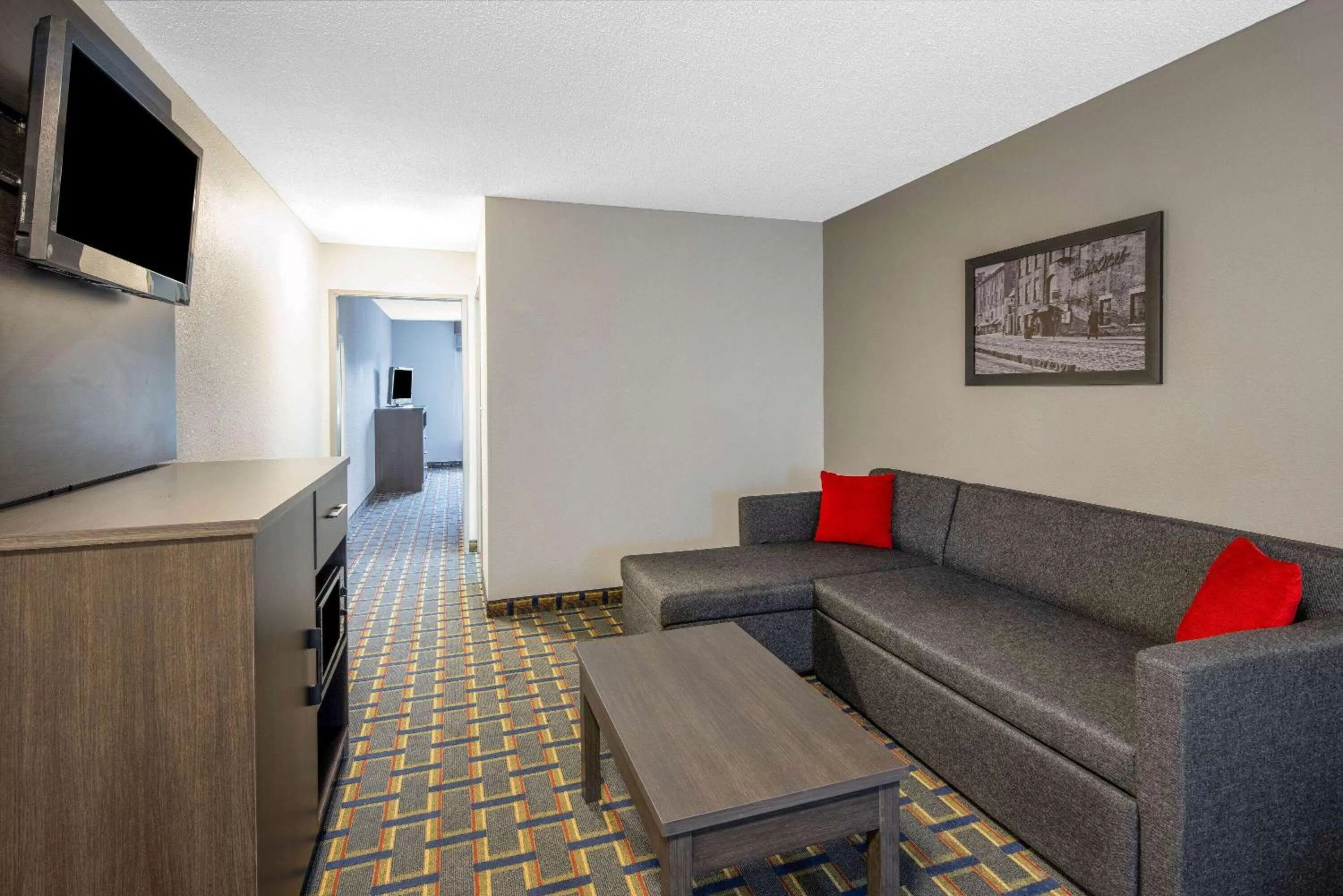 Photo of the whole room in Baymont by Wyndham Pooler/Savannah