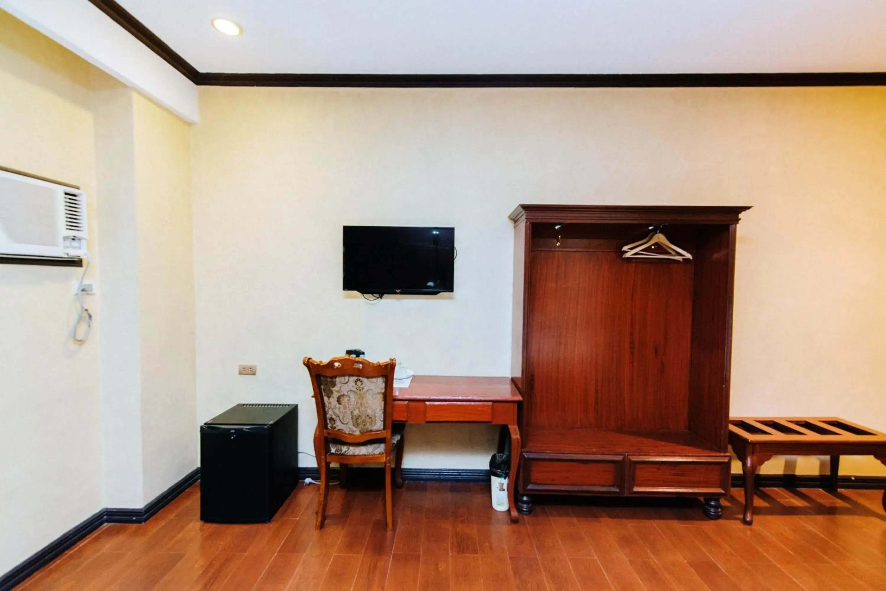 TV and multimedia, TV/Entertainment Center in Hotel San Marco