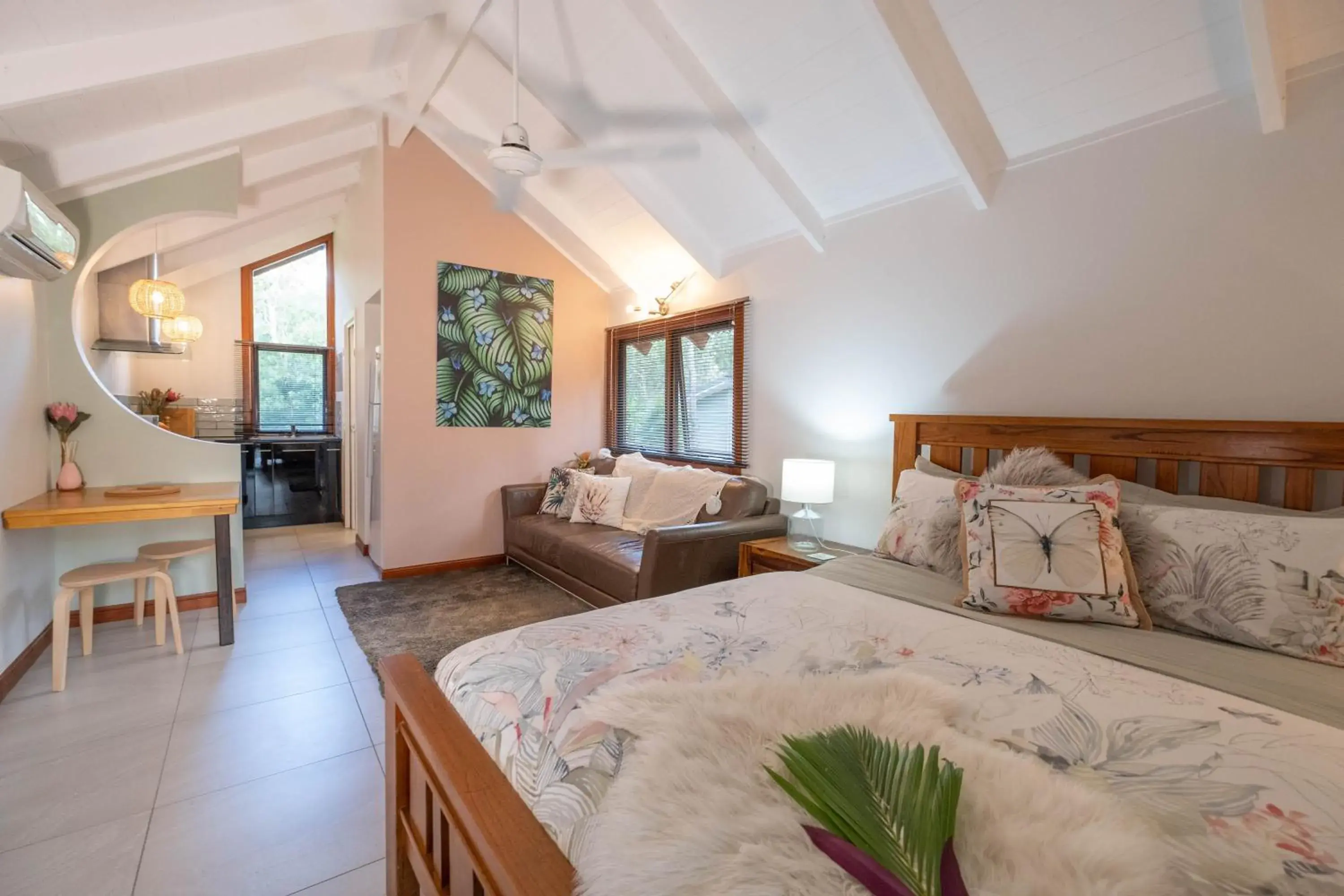 Bed in Airlie Beach Eco Cabins - Adults Only