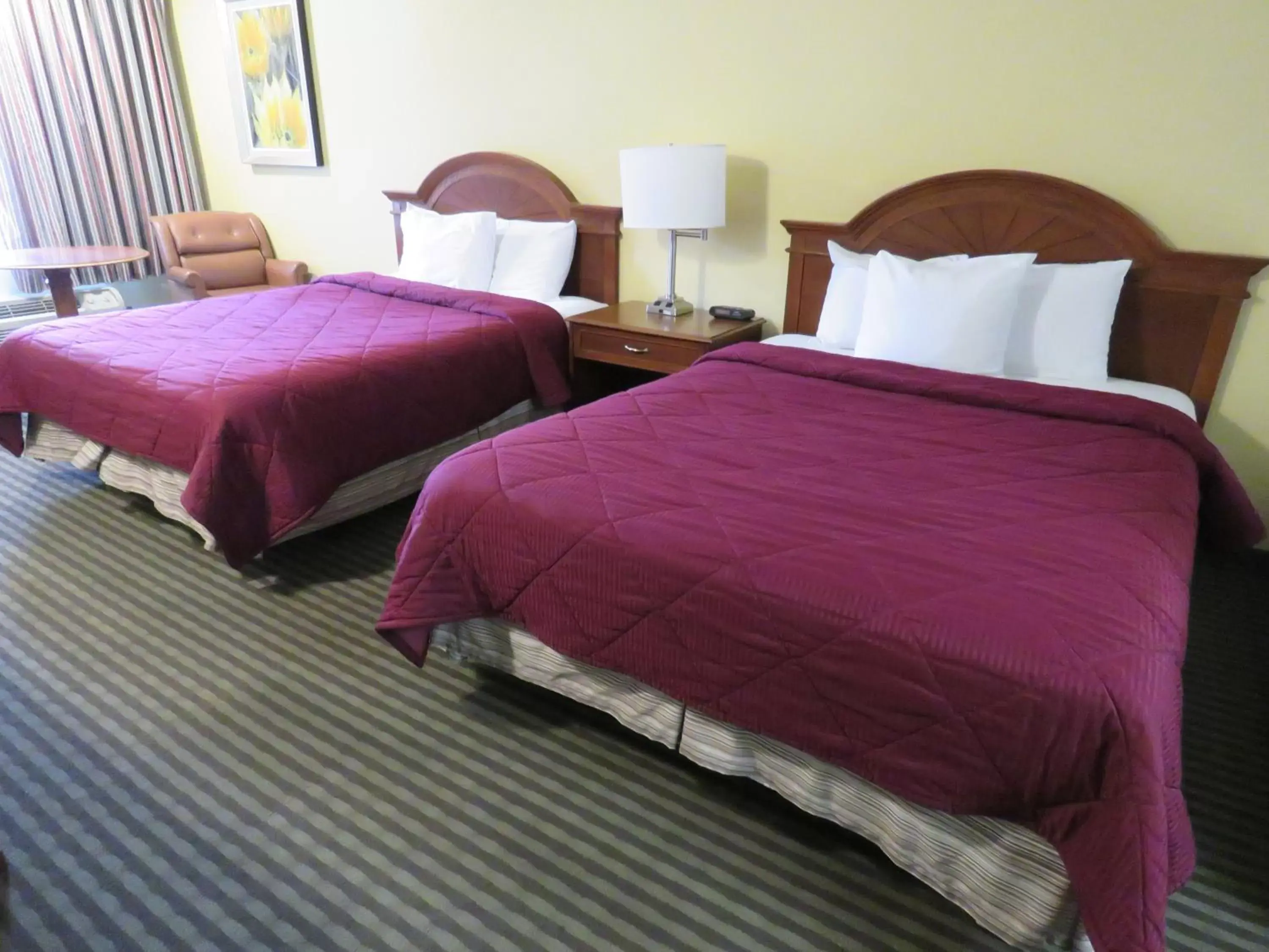 Bedroom, Bed in Thunderbird Motel