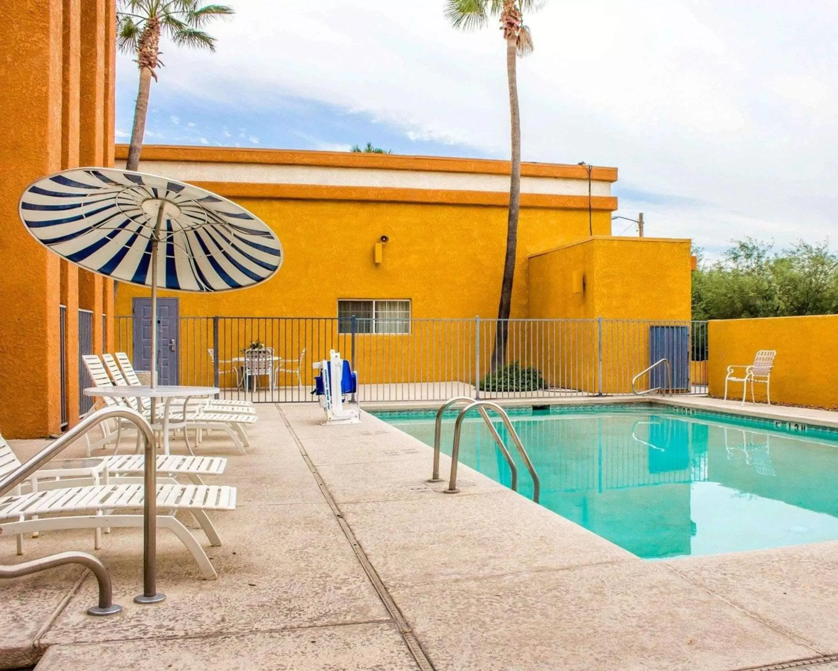 On site, Swimming Pool in Quality Inn - Tucson Airport