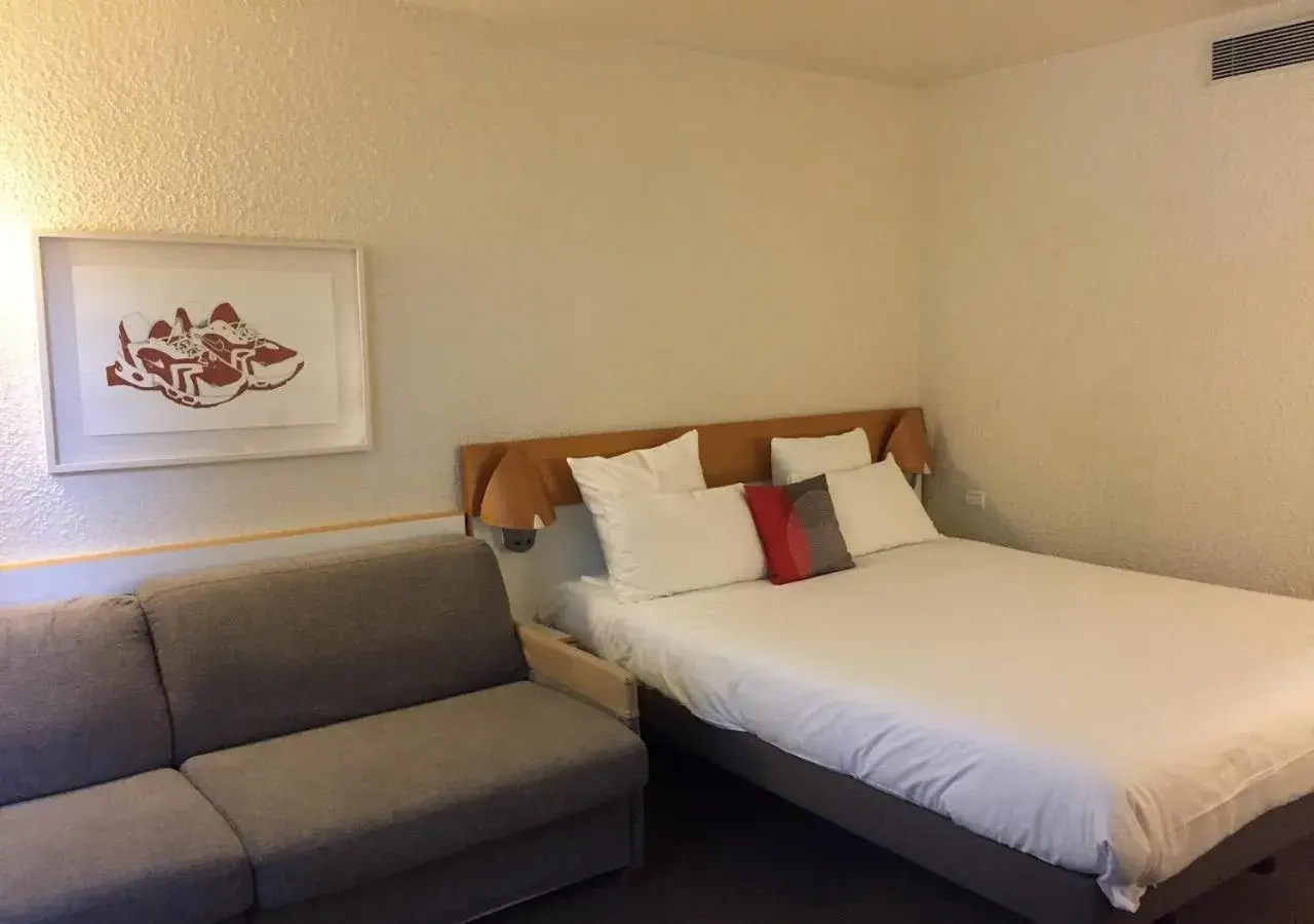 Photo of the whole room, Bed in Novotel Marseille Est