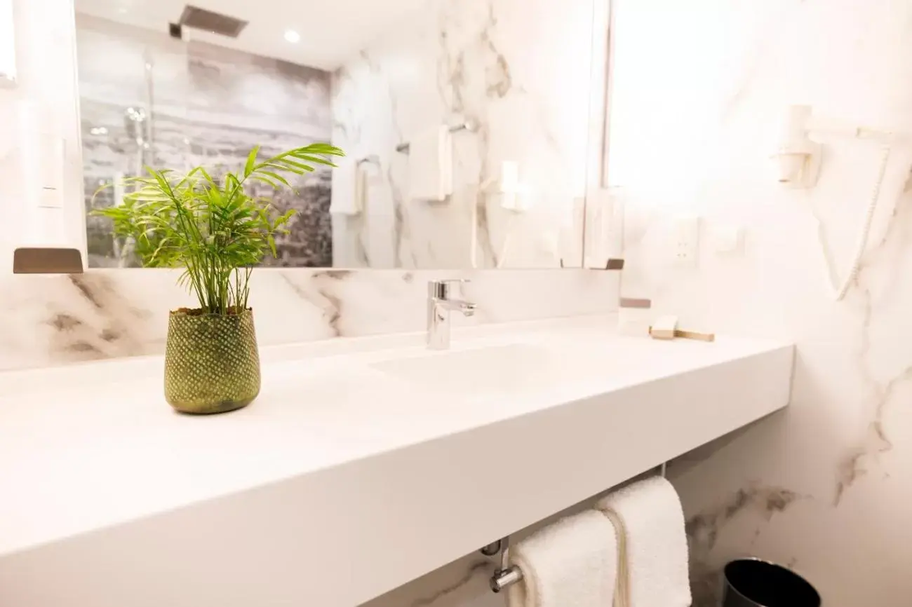 Bathroom in Hotel Royal