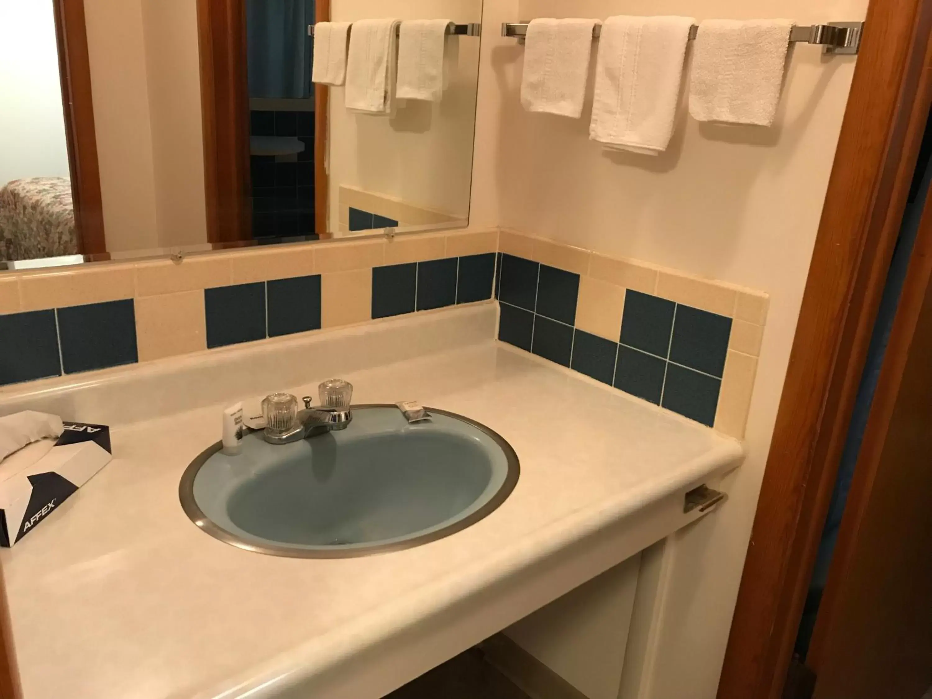 Bathroom in Motel Grand