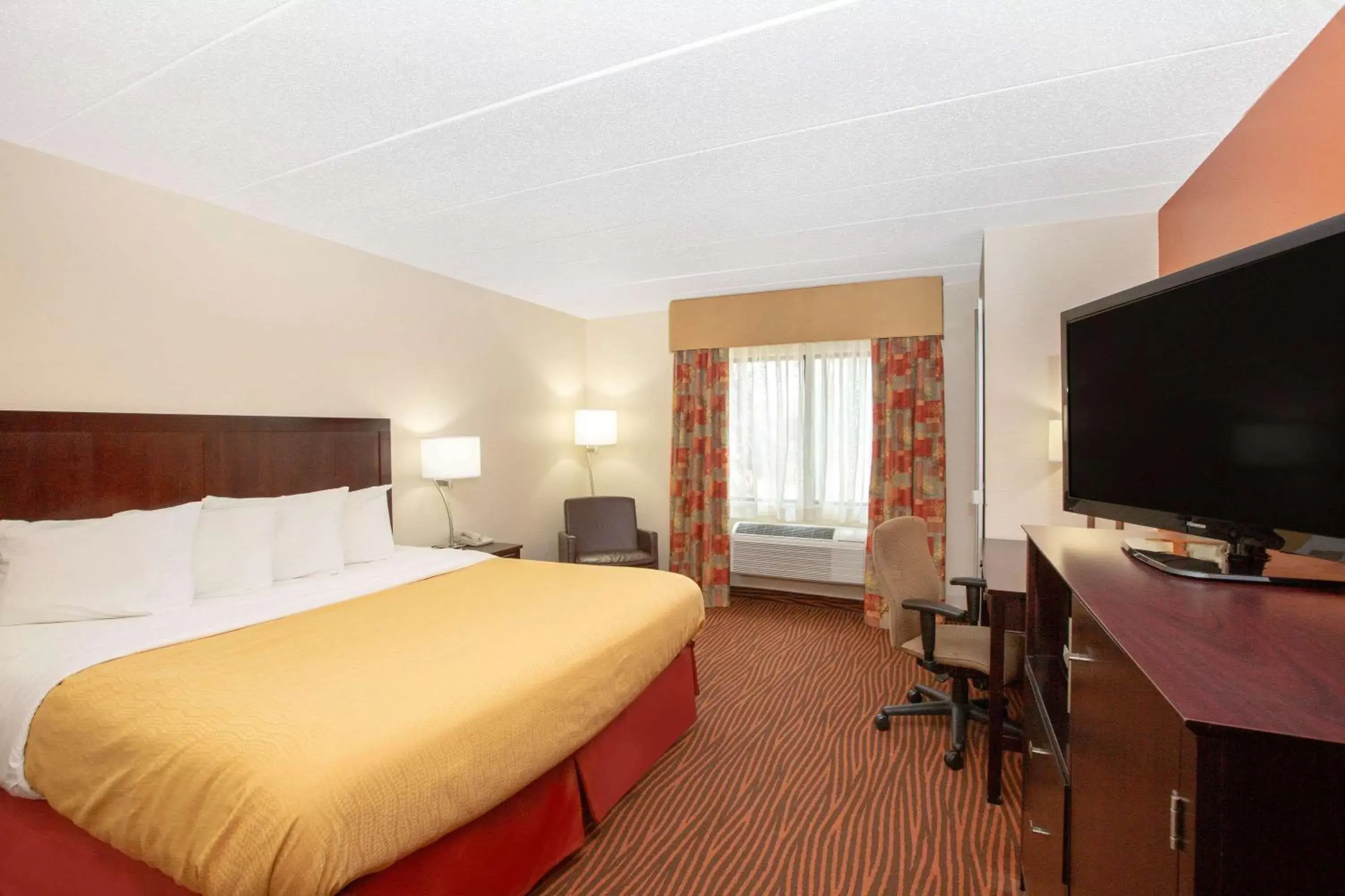 Photo of the whole room, Bed in AmericInn by Wyndham Muscatine