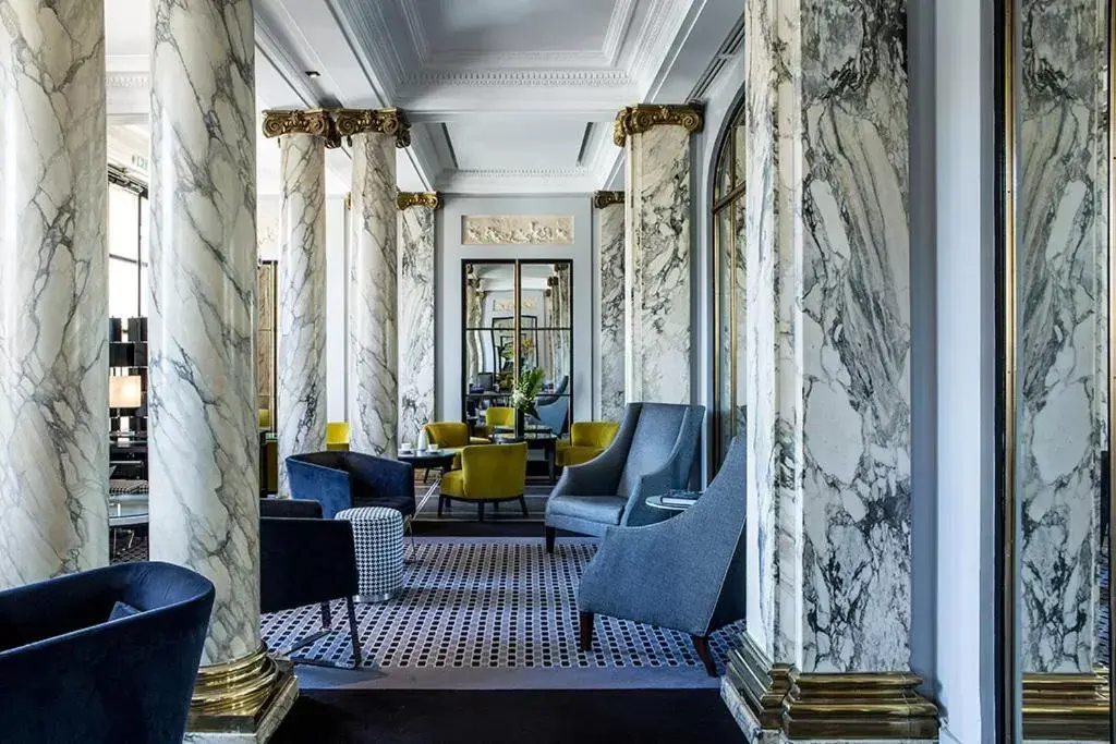 Lounge or bar in Hôtel Brighton - Esprit de France