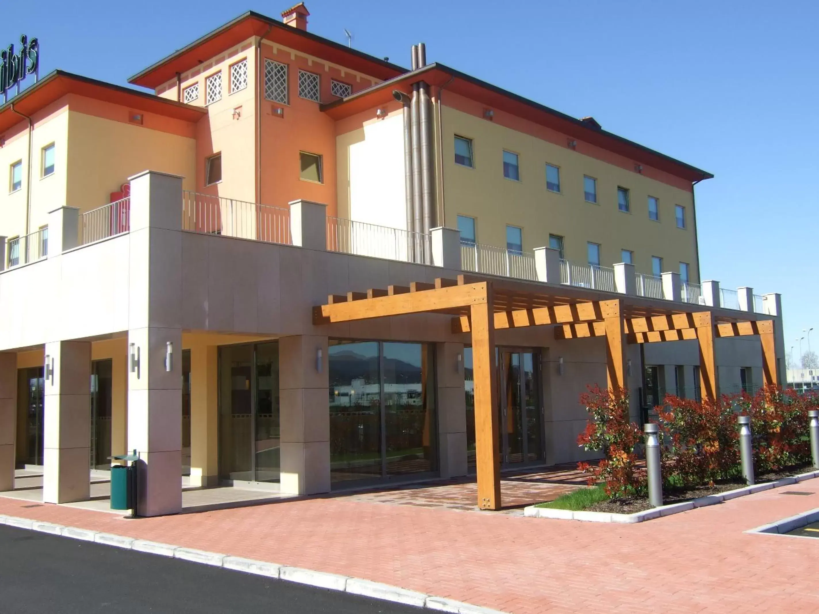 Facade/entrance, Property Building in Ibis Como