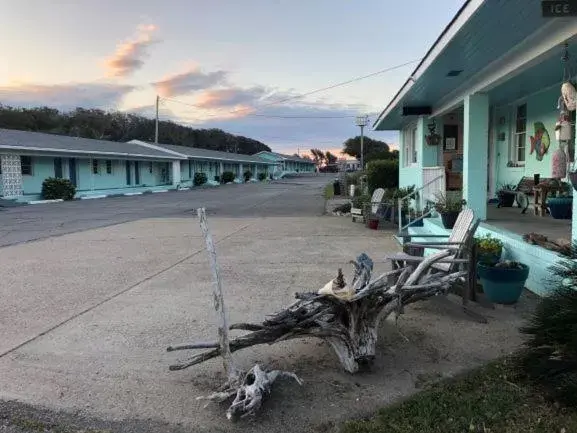 Property building in Swell Motel