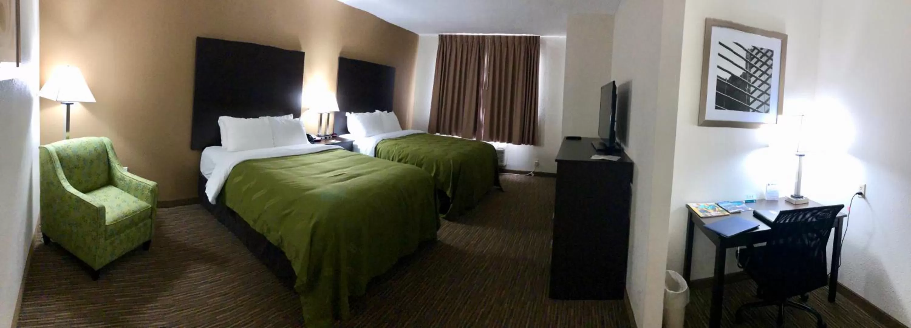 Bed in Quality Inn & Suites Paragould