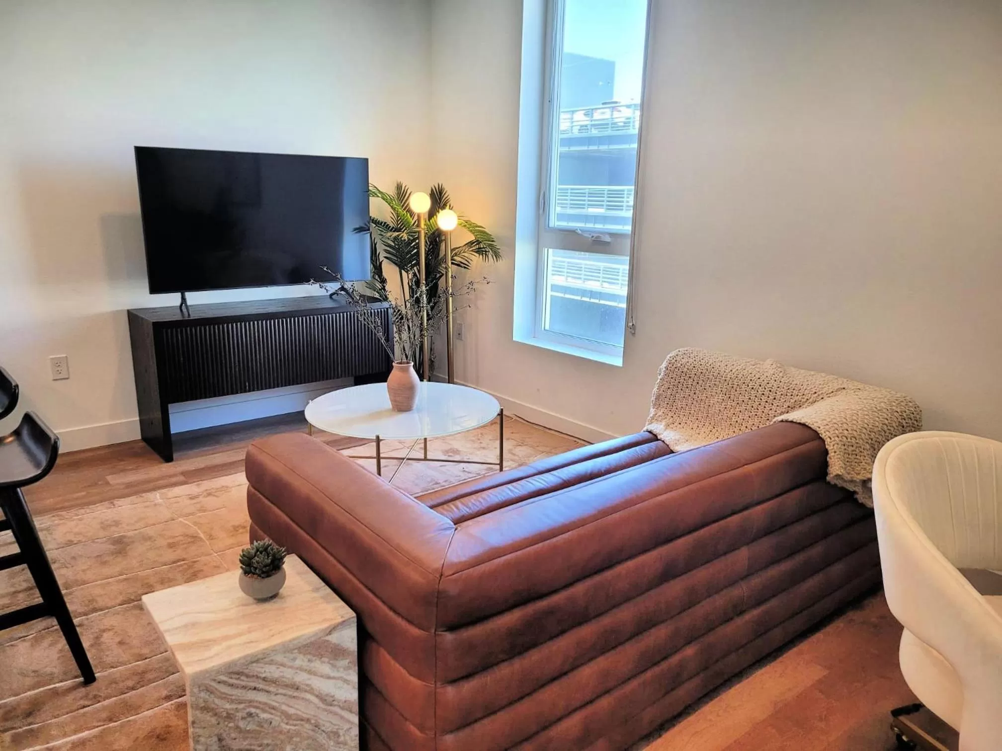 TV and multimedia, Seating Area in Gorgeous Hollywood Apts LA's Best Location and Amazing Roof Deck