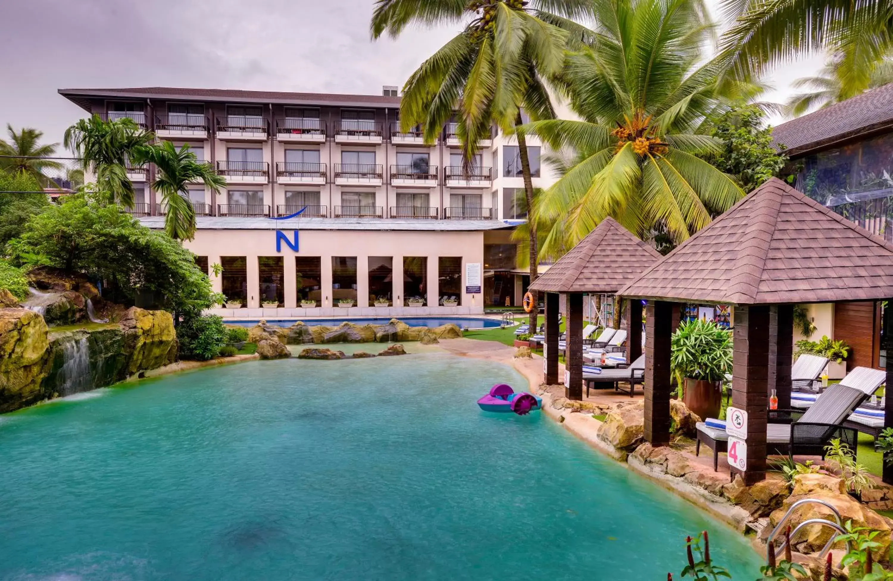 Swimming pool in Novotel Goa Candolim Swimming pool in Novotel Goa Candolim