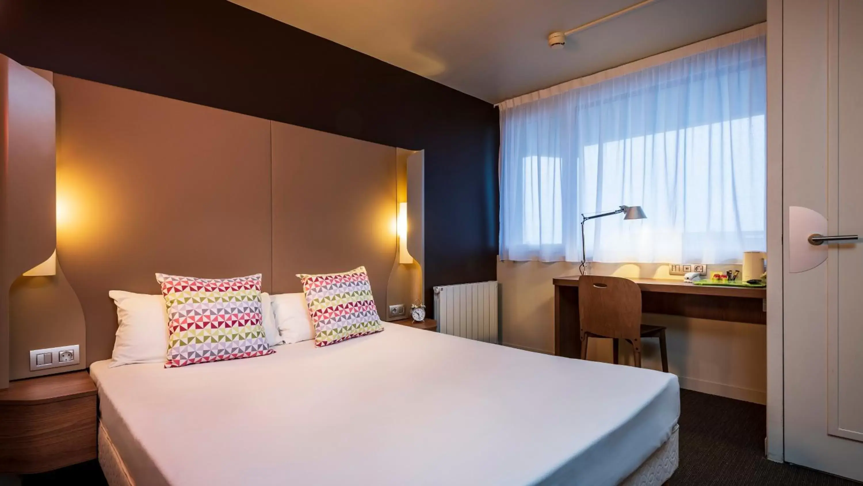 Photo of the whole room, Bed in Campanile Hotel & Restaurant Eindhoven