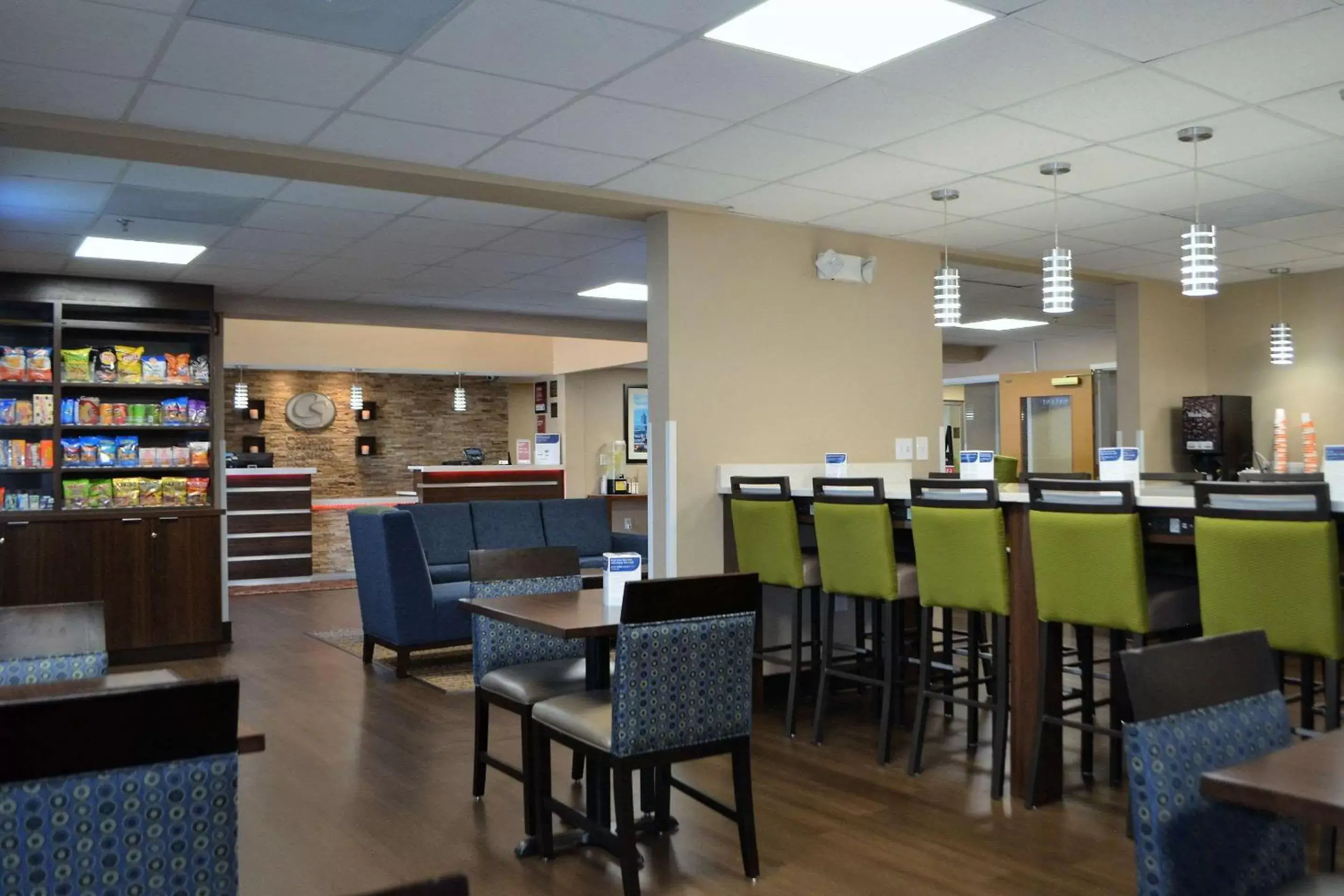 Restaurant/Places to Eat in Comfort Suites Northside Hospital Gwinnett