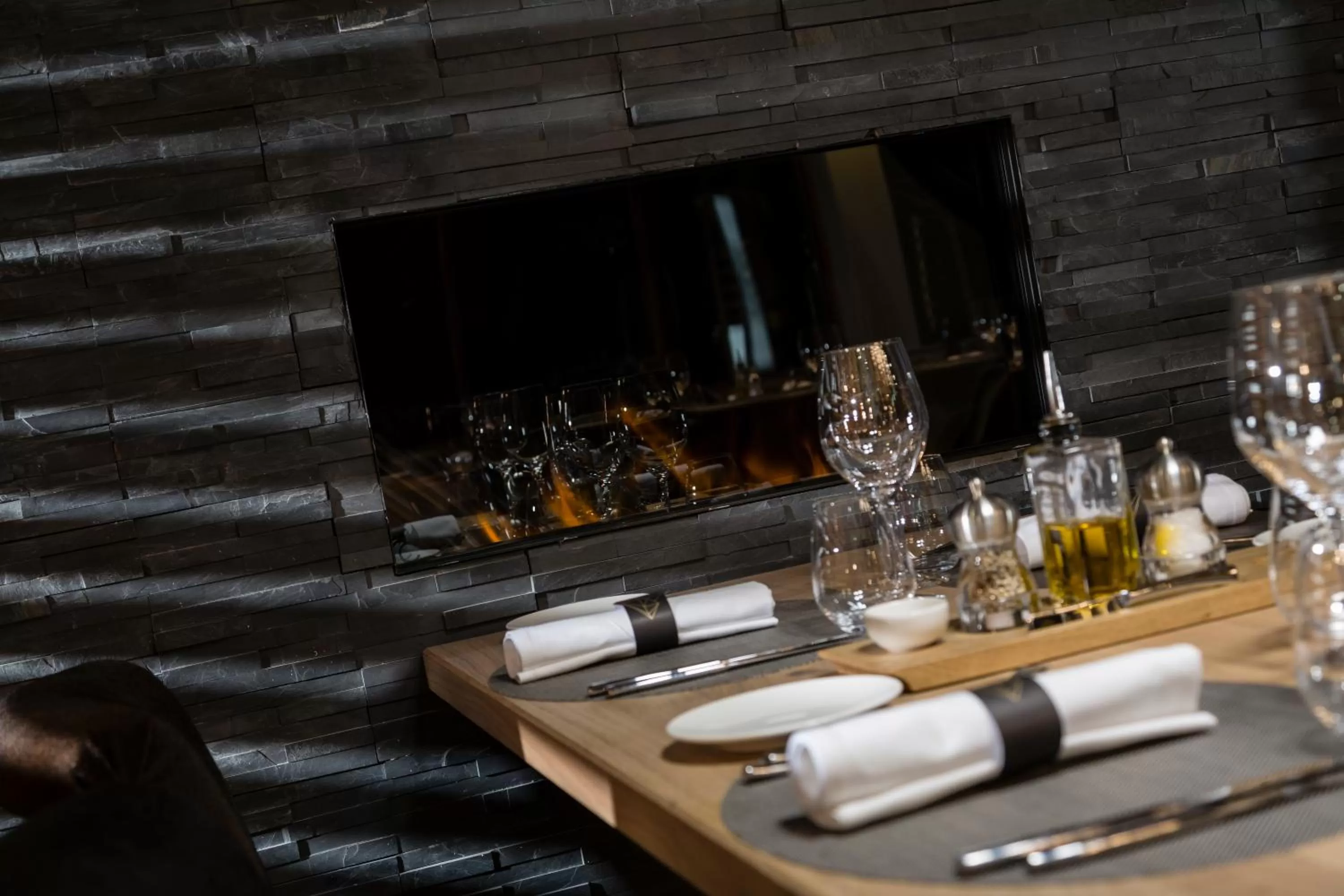 Restaurant/places to eat in Hôtel Koh-I Nor by Les Etincelles